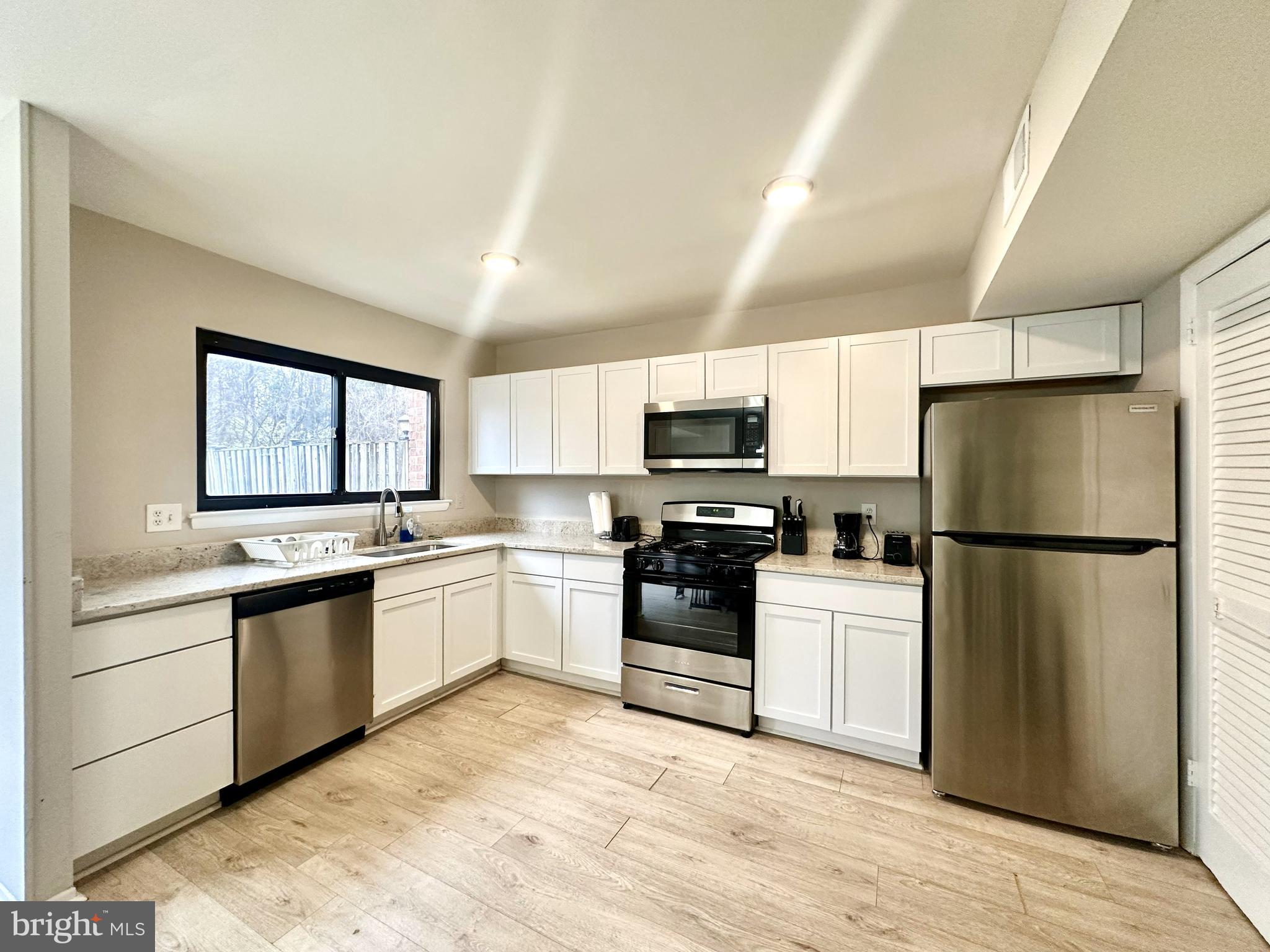 COUNTRY SCENE - Residential Lease