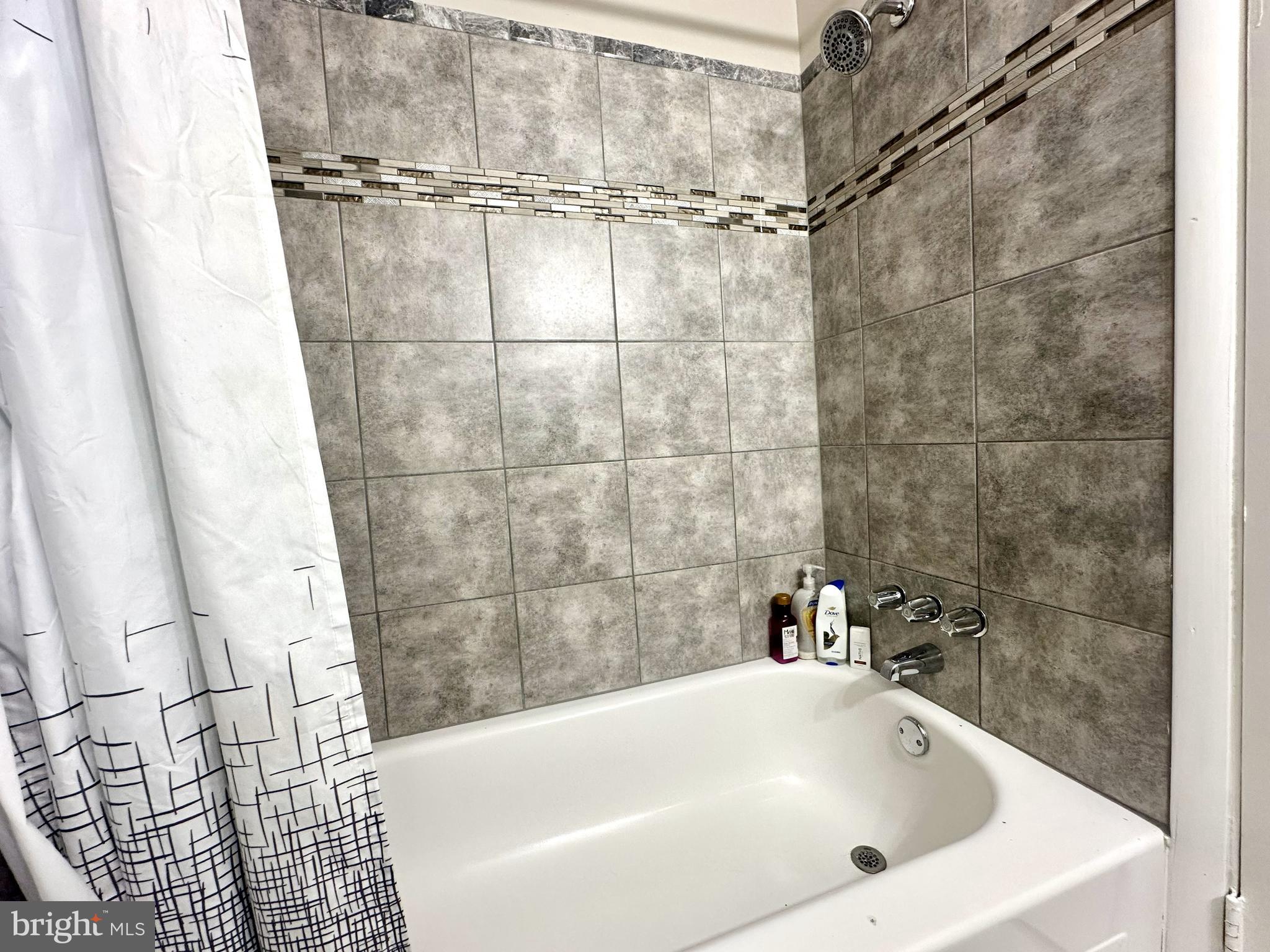 COUNTRY SCENE - Residential Lease