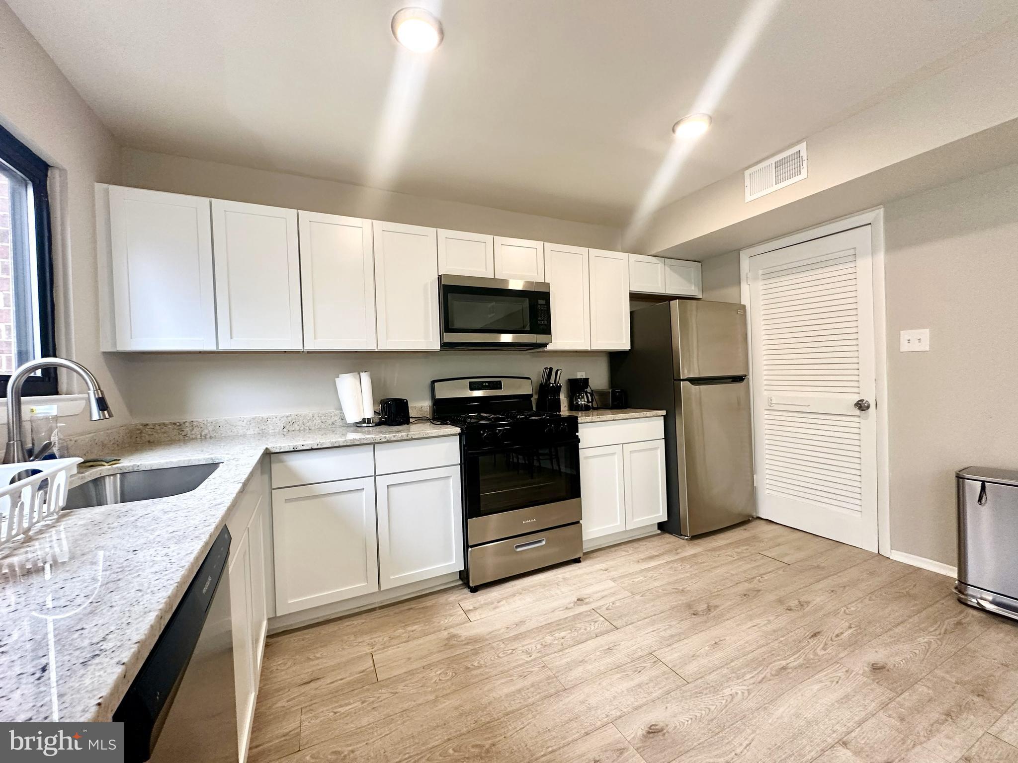 COUNTRY SCENE - Residential Lease