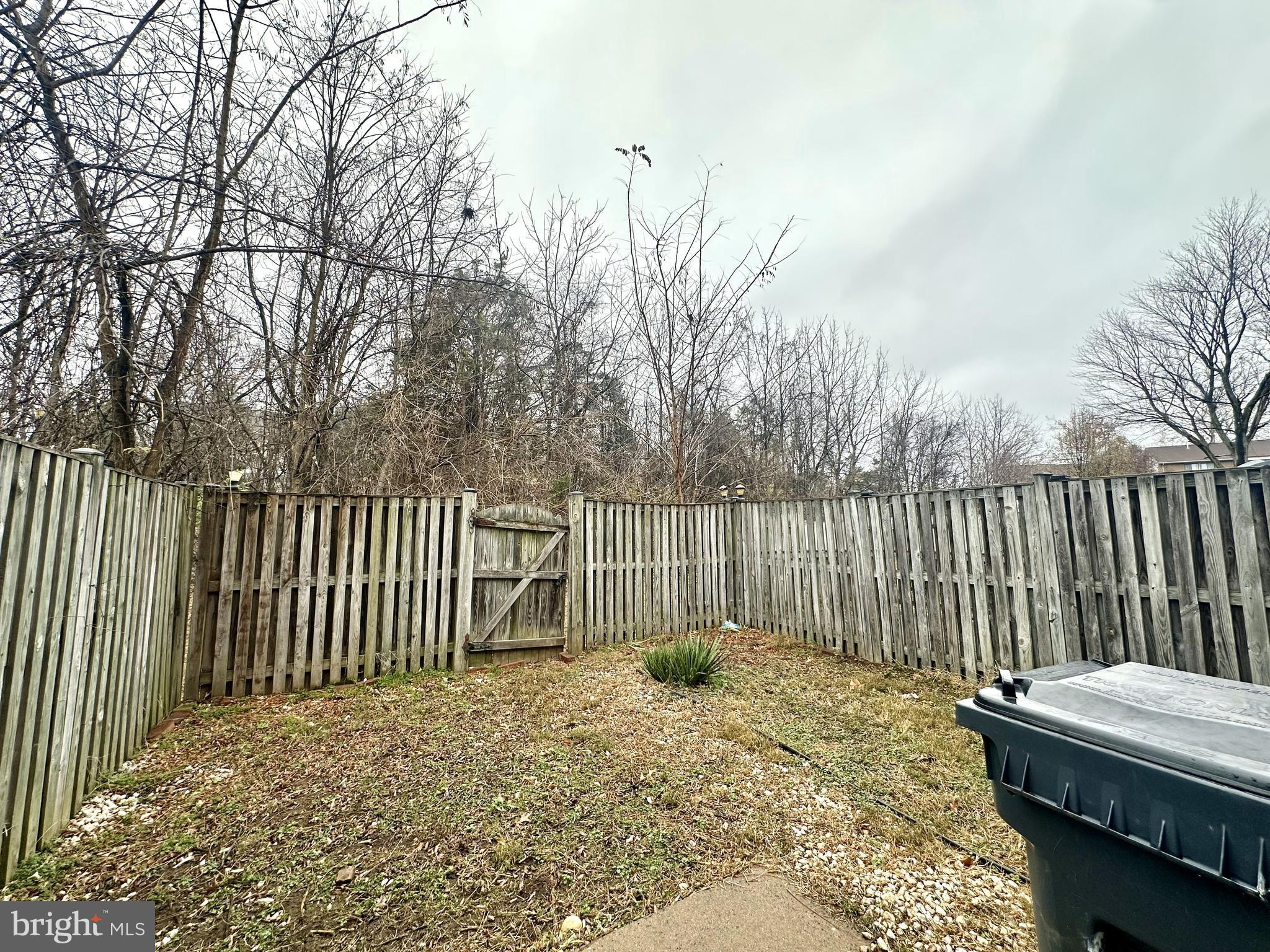 COUNTRY SCENE - Residential Lease