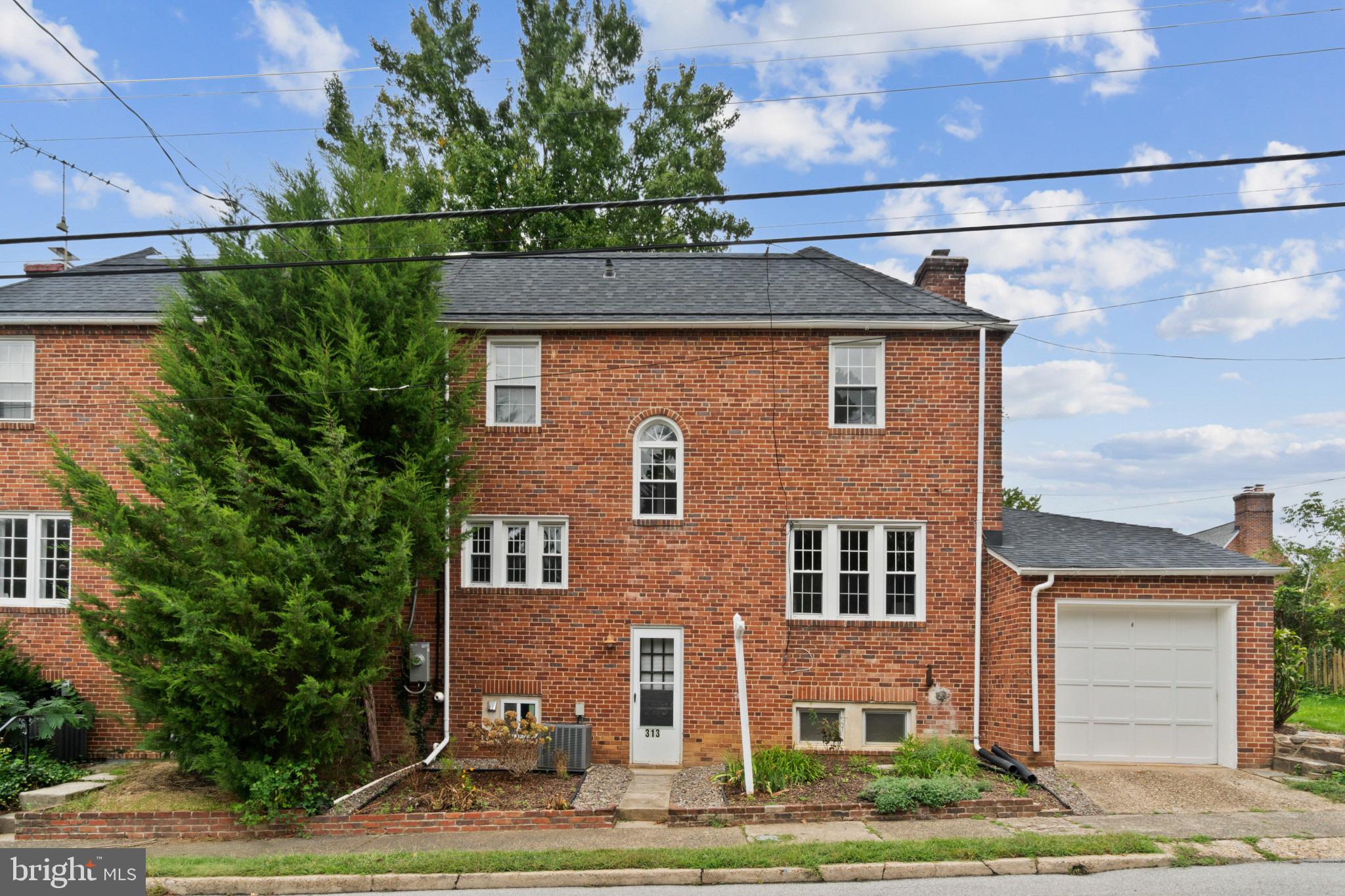 313 EASTWAY COURT