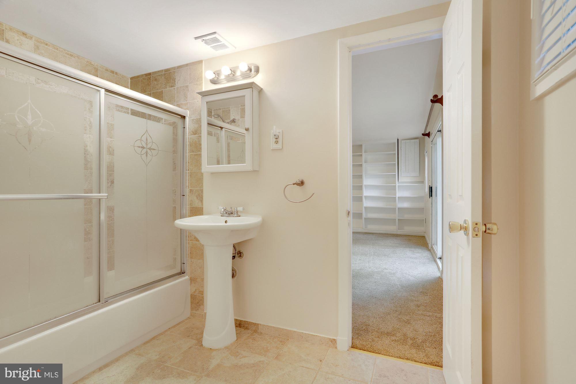 ROSEMONT - Residential Lease