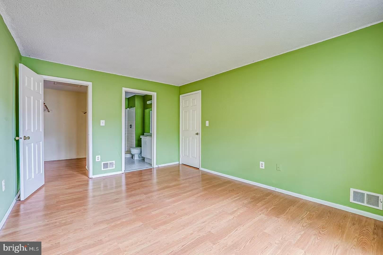 24 CHAMBERLIN COURT