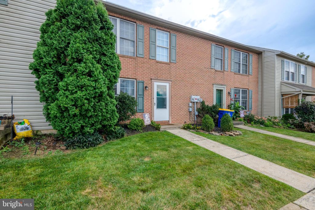 Photo of 56 BATTENS CIR, LEOLA, PA 17540 (MLS # PALA2040436)