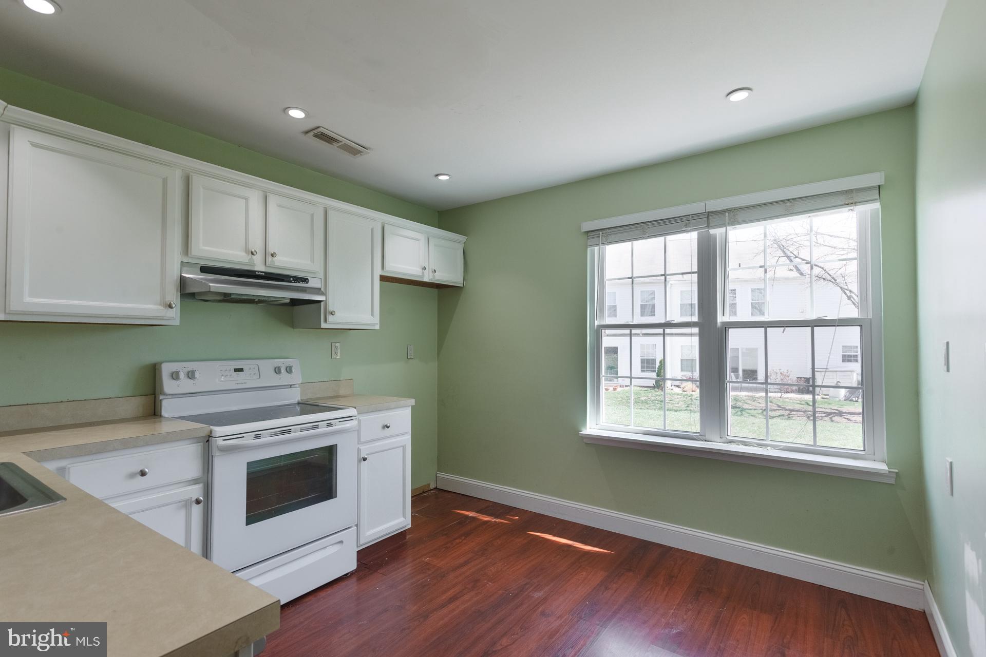 VILLAGE SHIRES - Residential