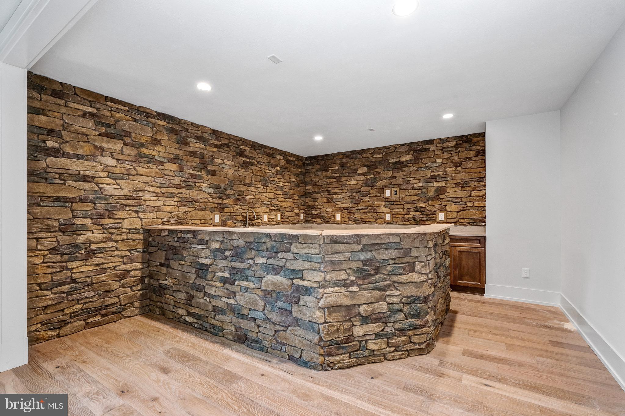 GARNET POINTE - Residential