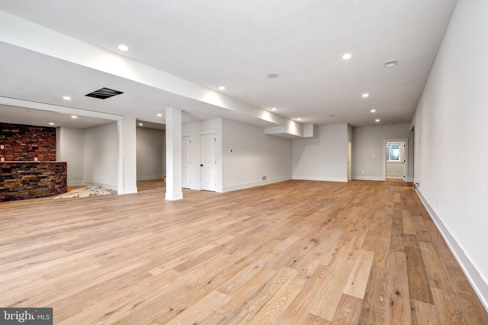 GARNET POINTE - Residential