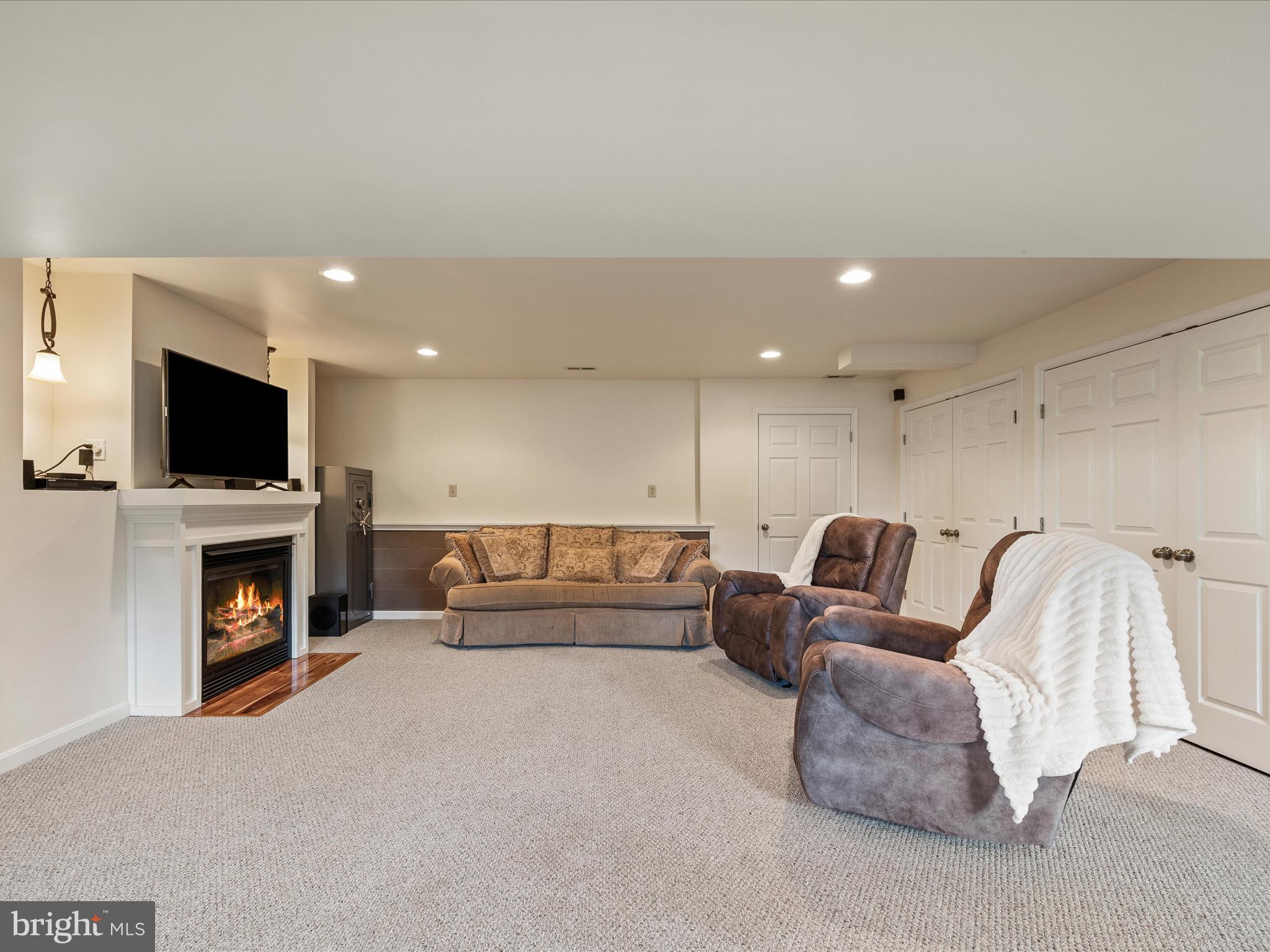 CROWN POINTE NORTH - Residential