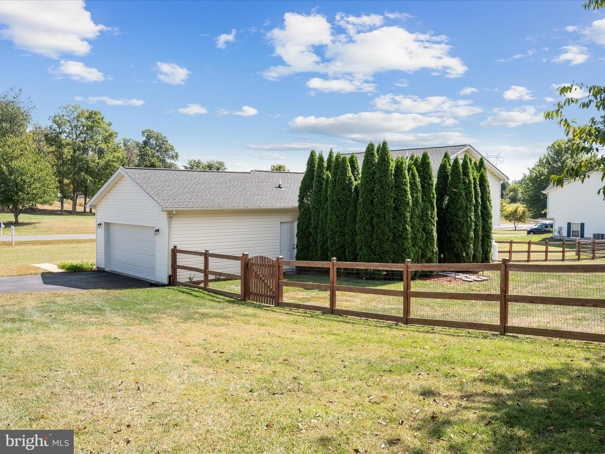 CROWN POINTE NORTH - Residential