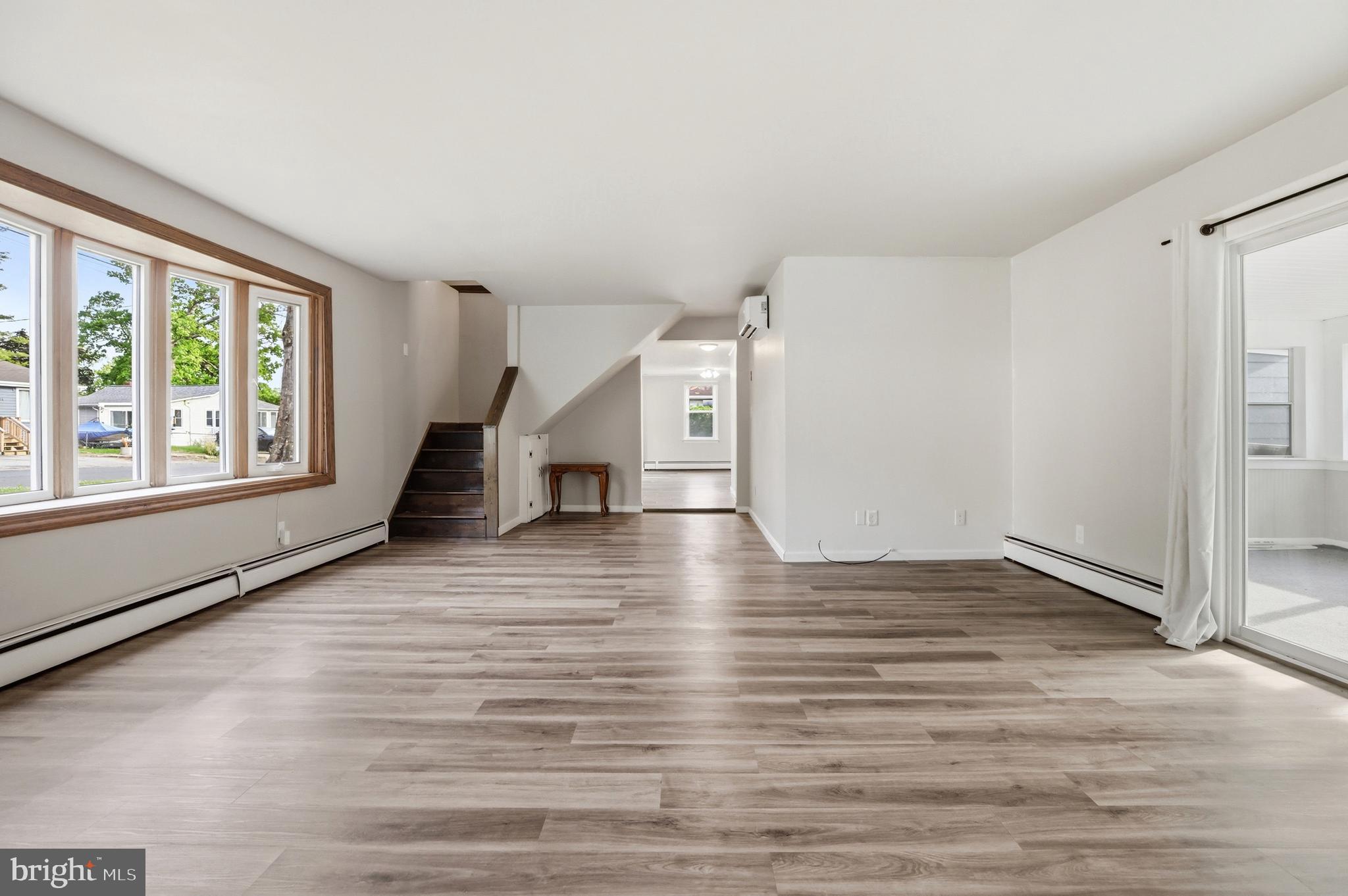 WOODLAND BEACH - Residential