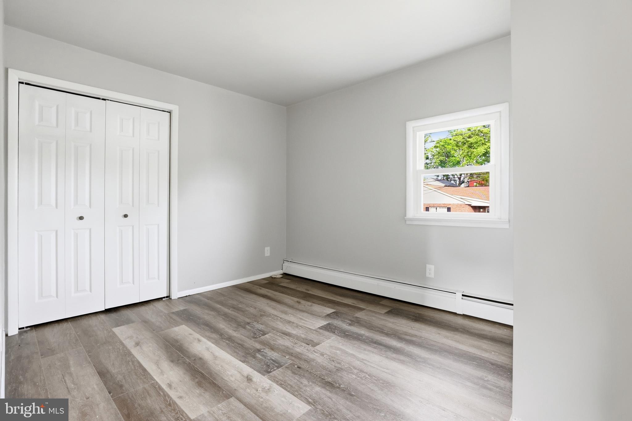 WOODLAND BEACH - Residential