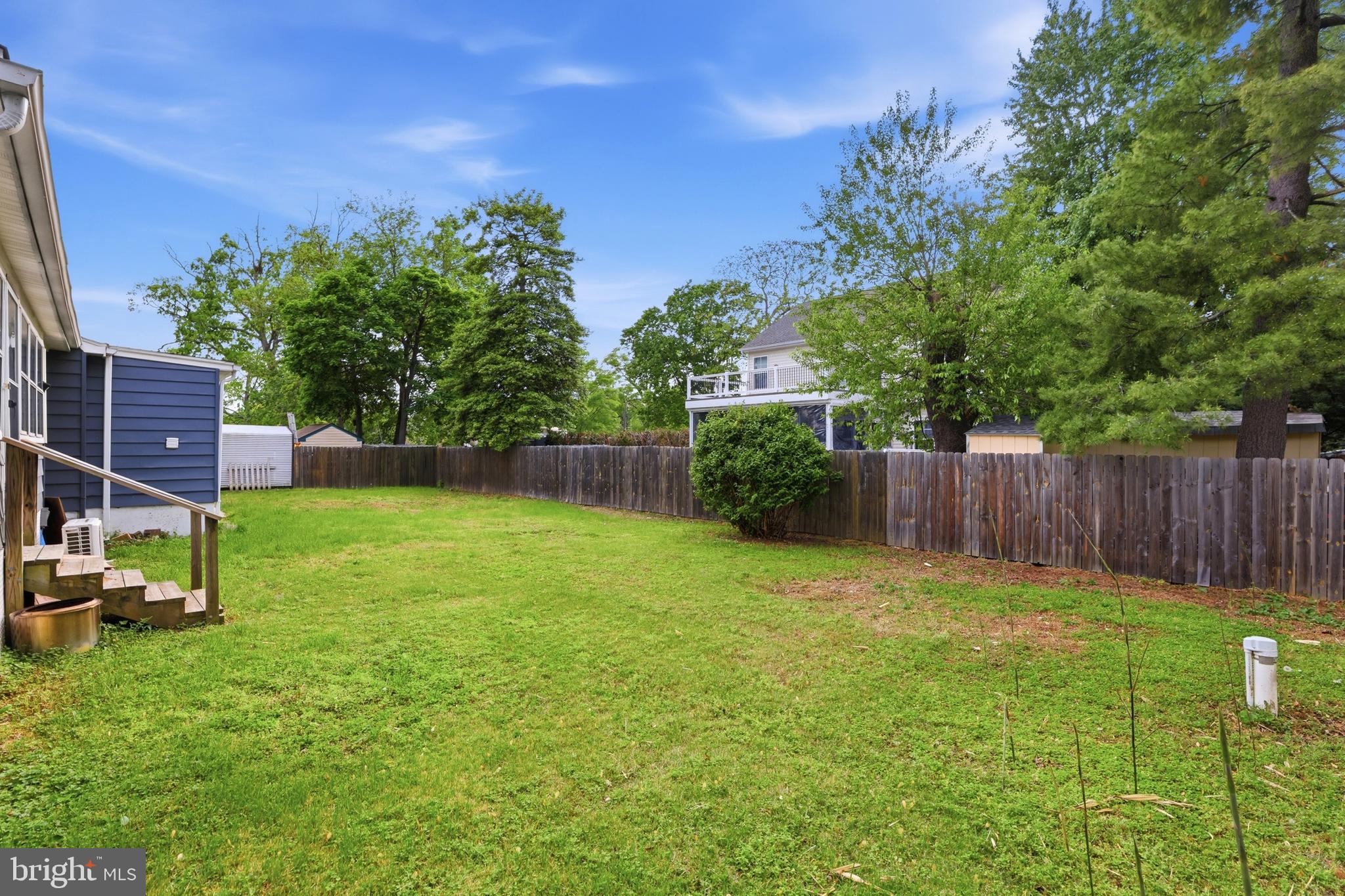 WOODLAND BEACH - Residential