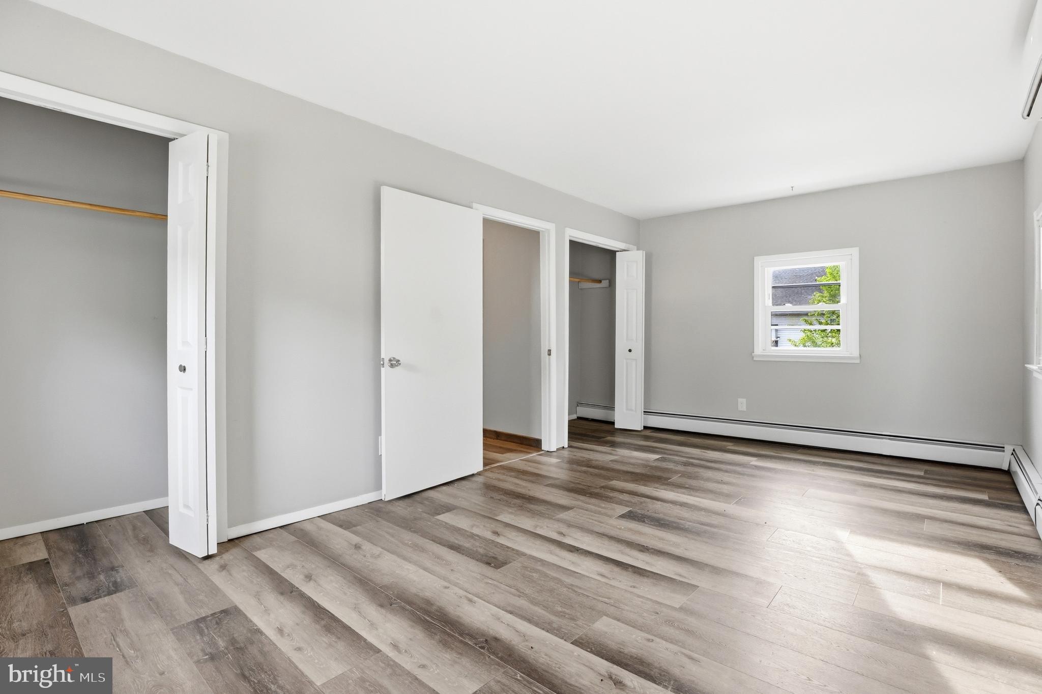 WOODLAND BEACH - Residential