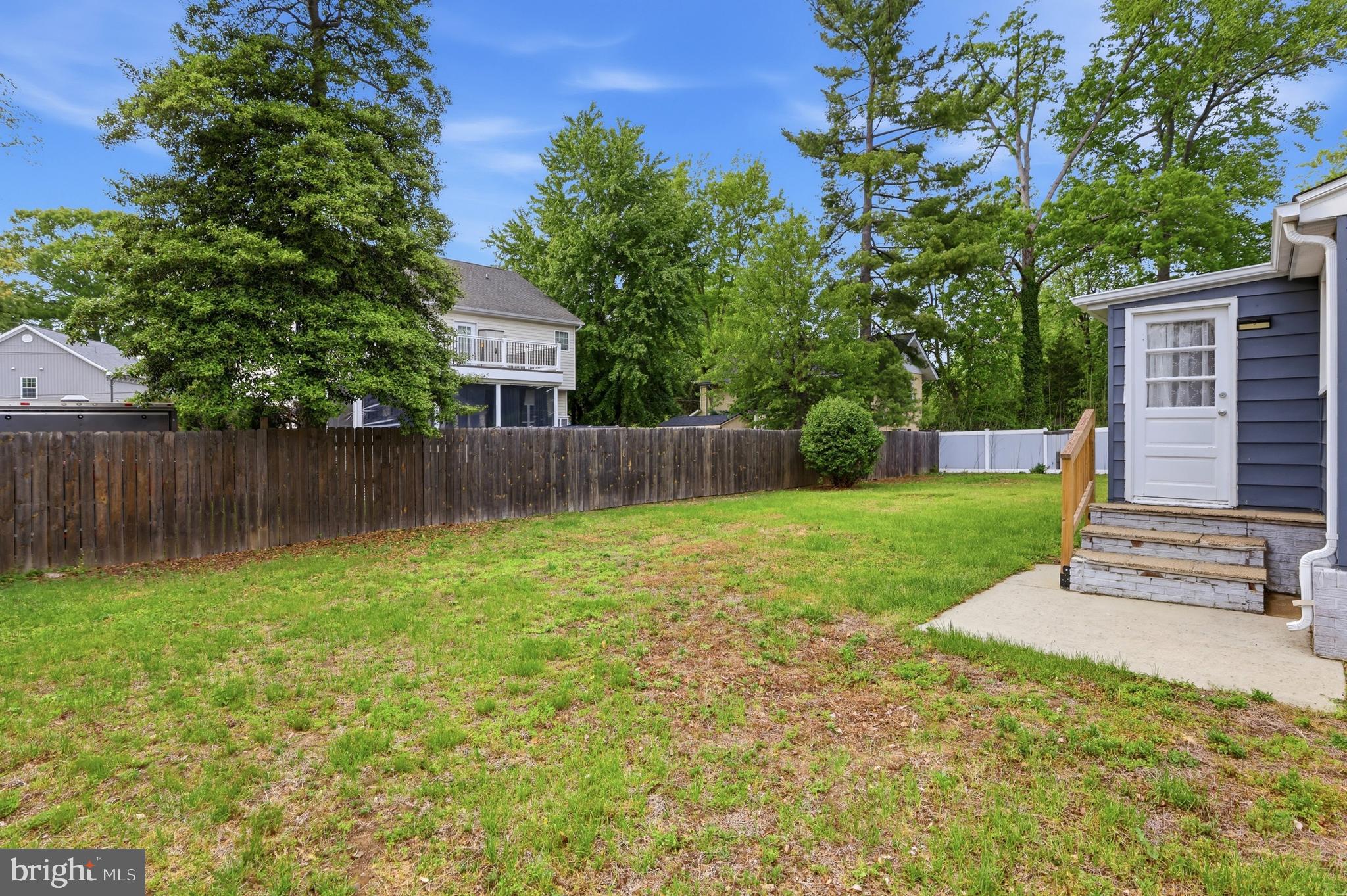 WOODLAND BEACH - Residential