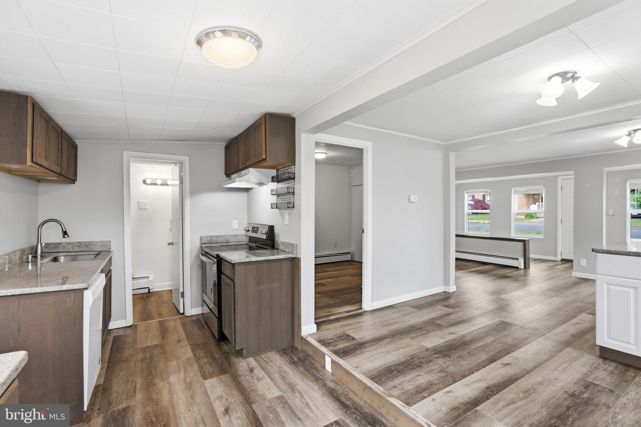 WOODLAND BEACH - Residential
