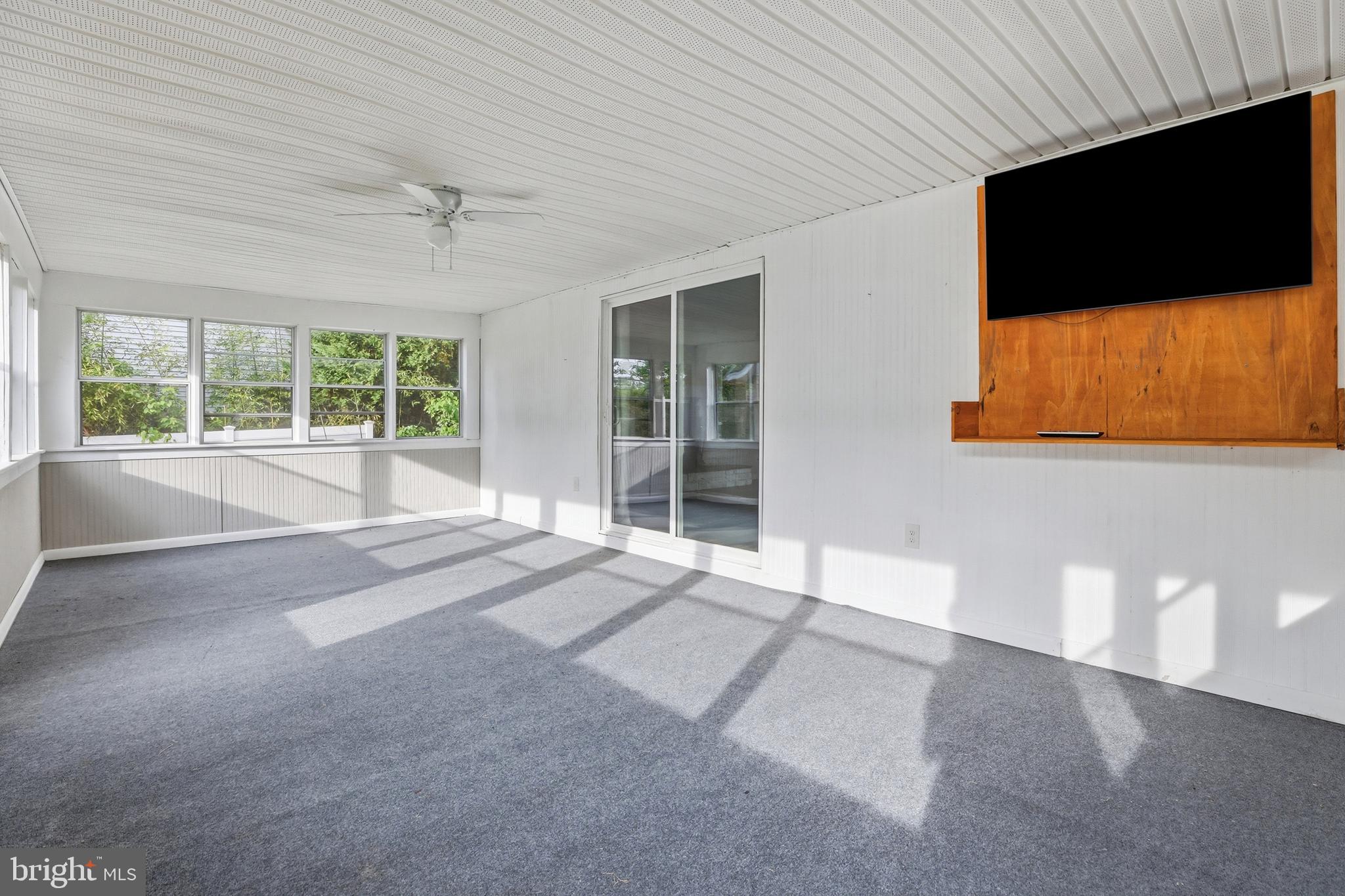 WOODLAND BEACH - Residential