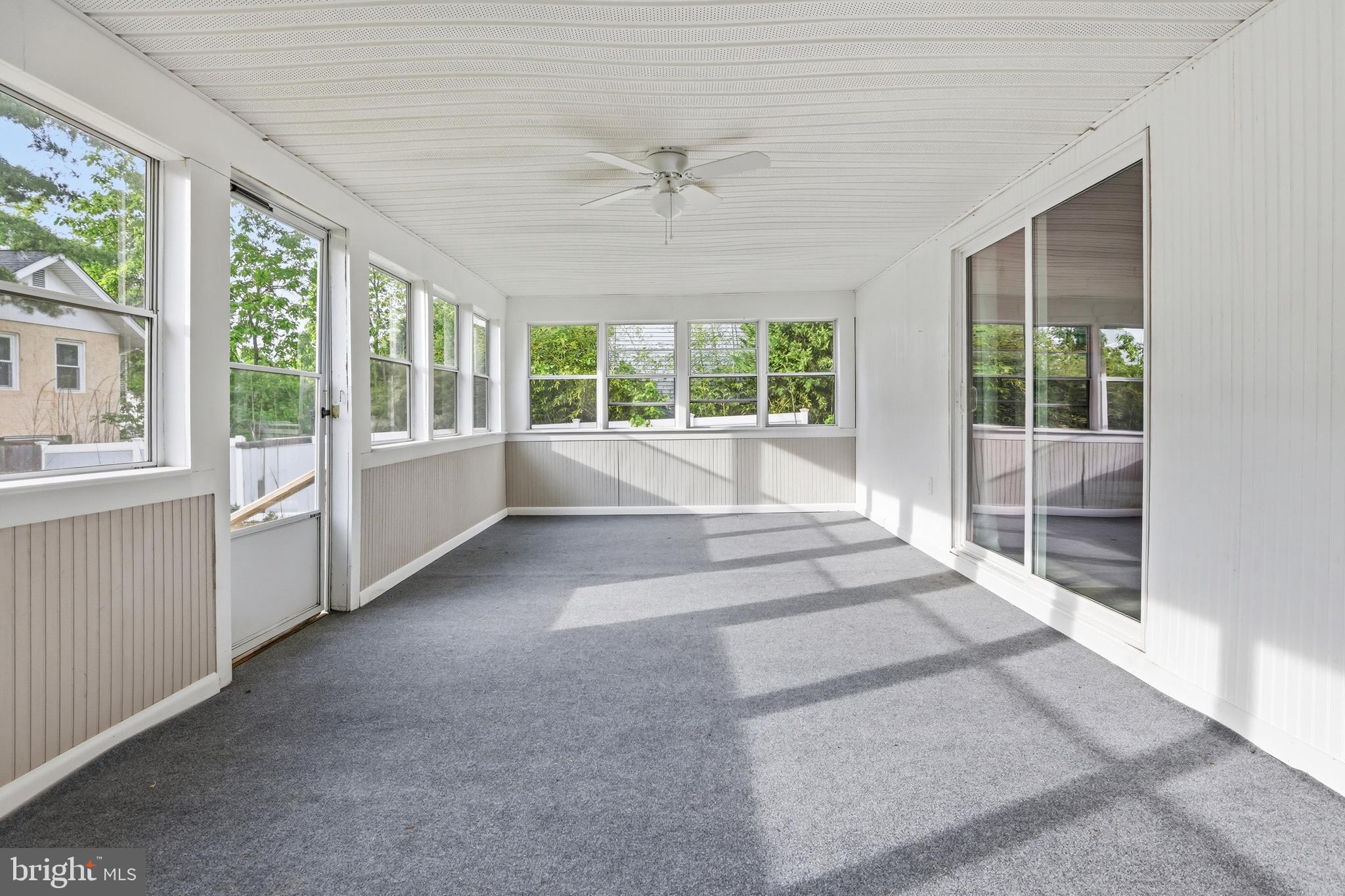 WOODLAND BEACH - Residential