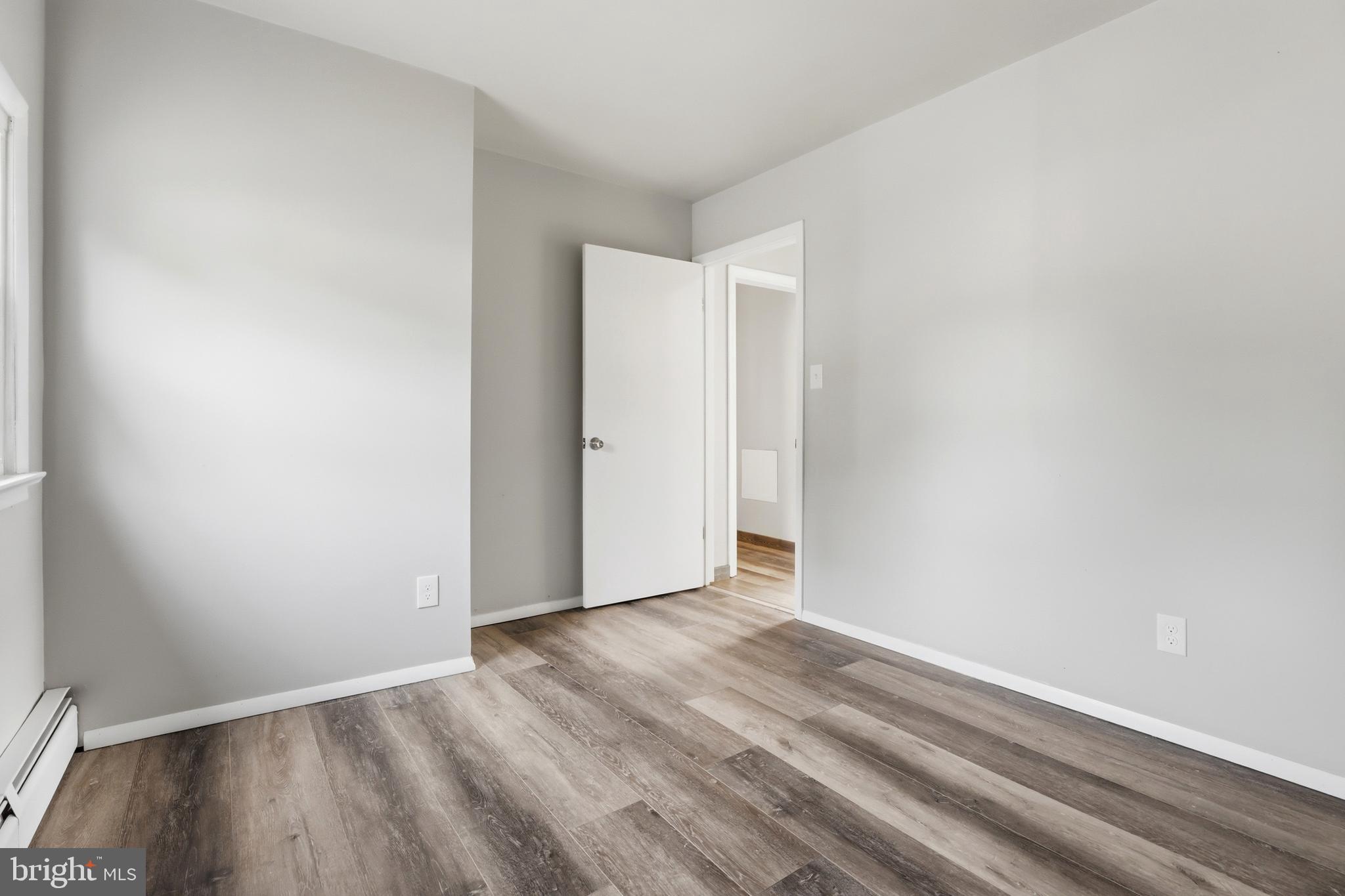 WOODLAND BEACH - Residential