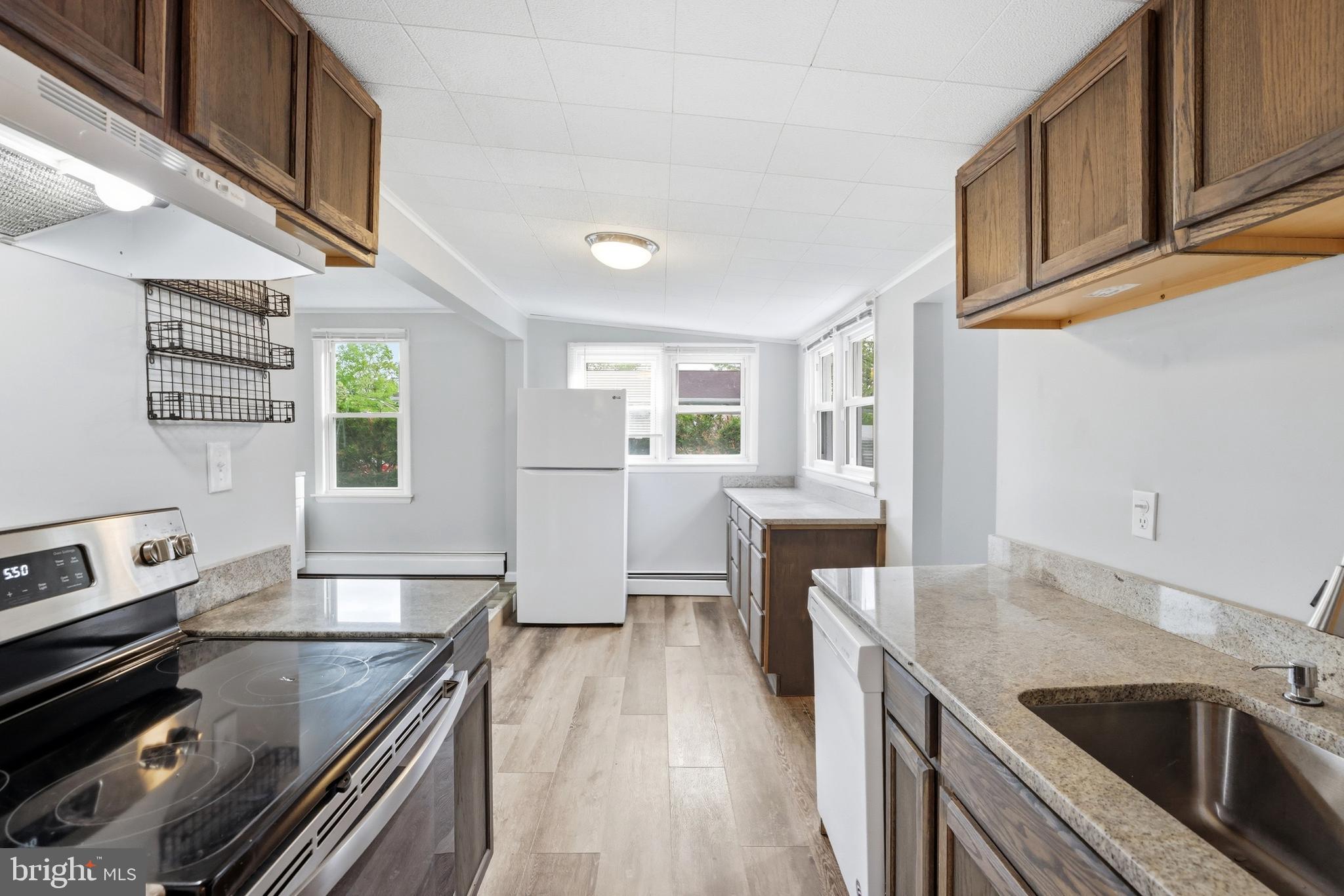 WOODLAND BEACH - Residential