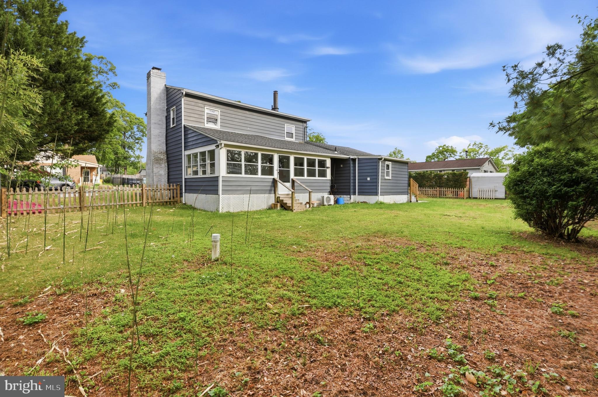 WOODLAND BEACH - Residential