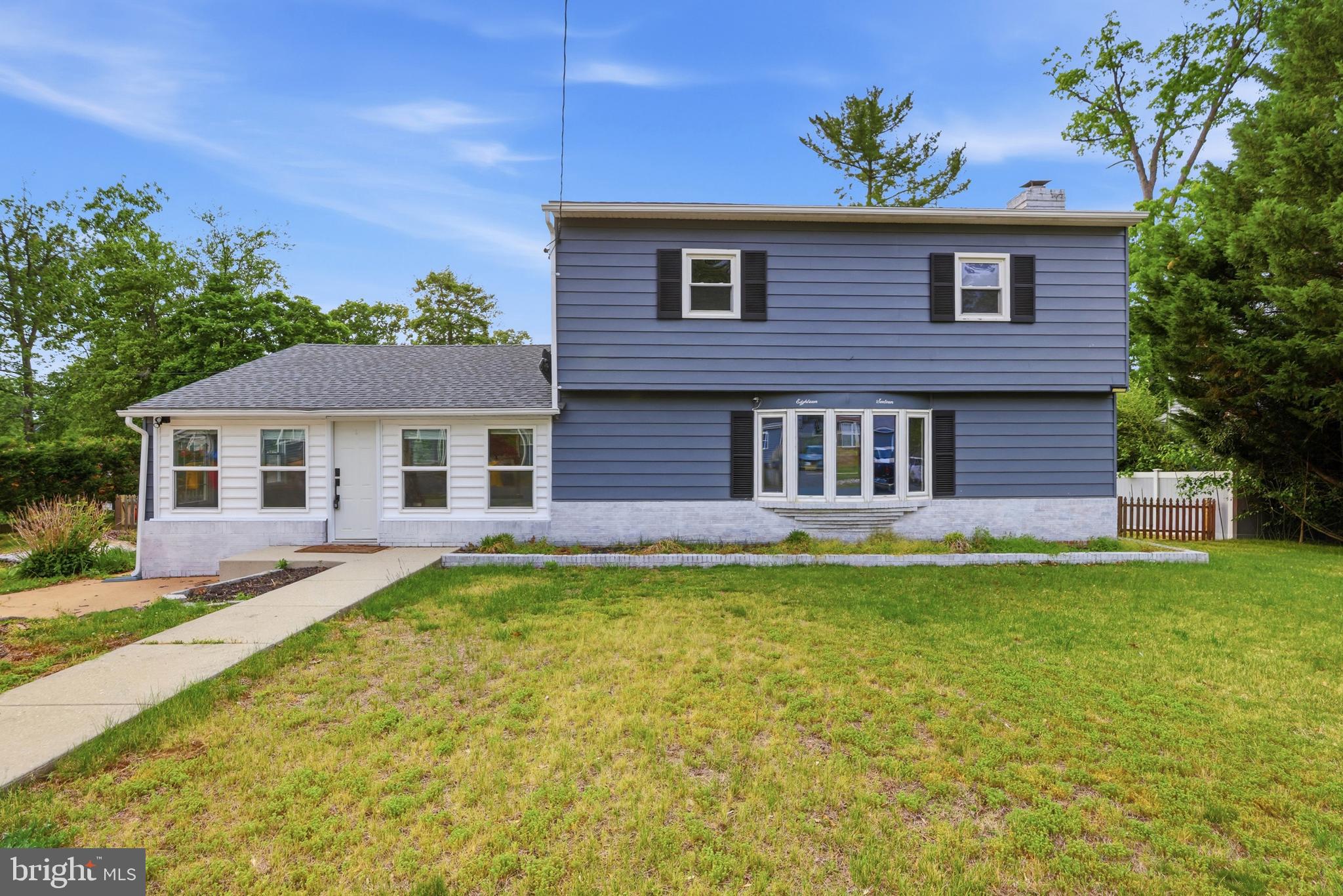WOODLAND BEACH - Residential