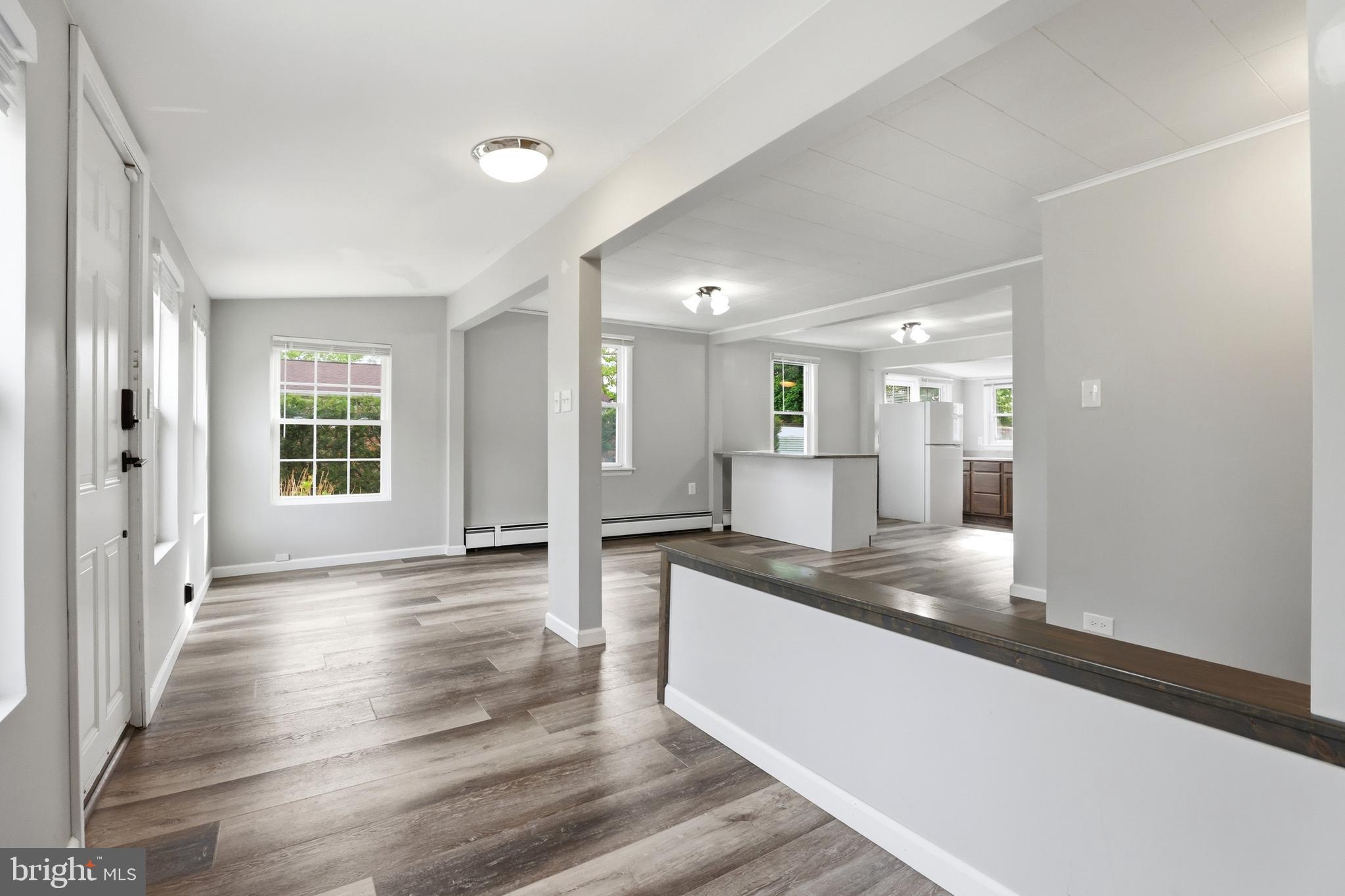 WOODLAND BEACH - Residential
