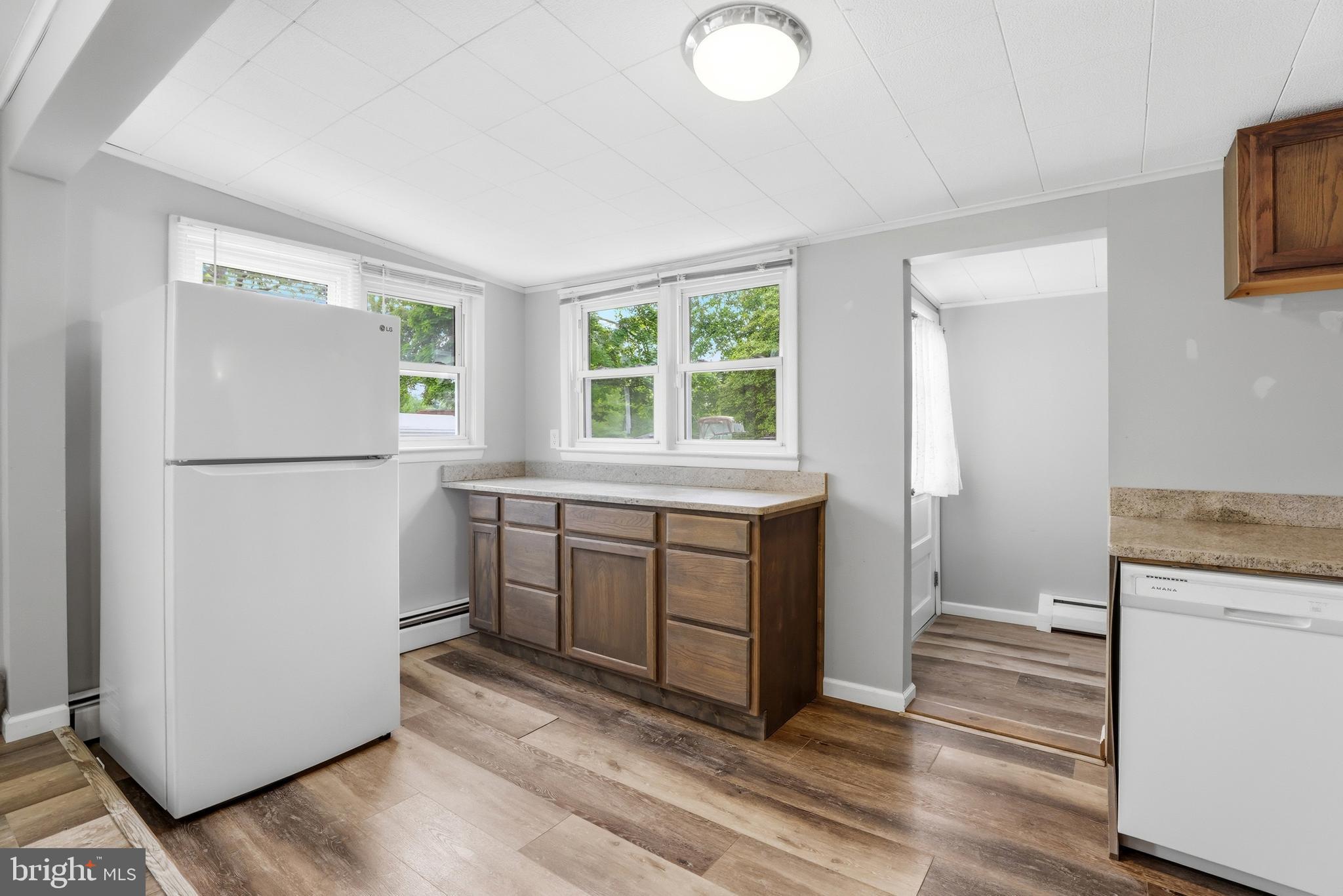WOODLAND BEACH - Residential