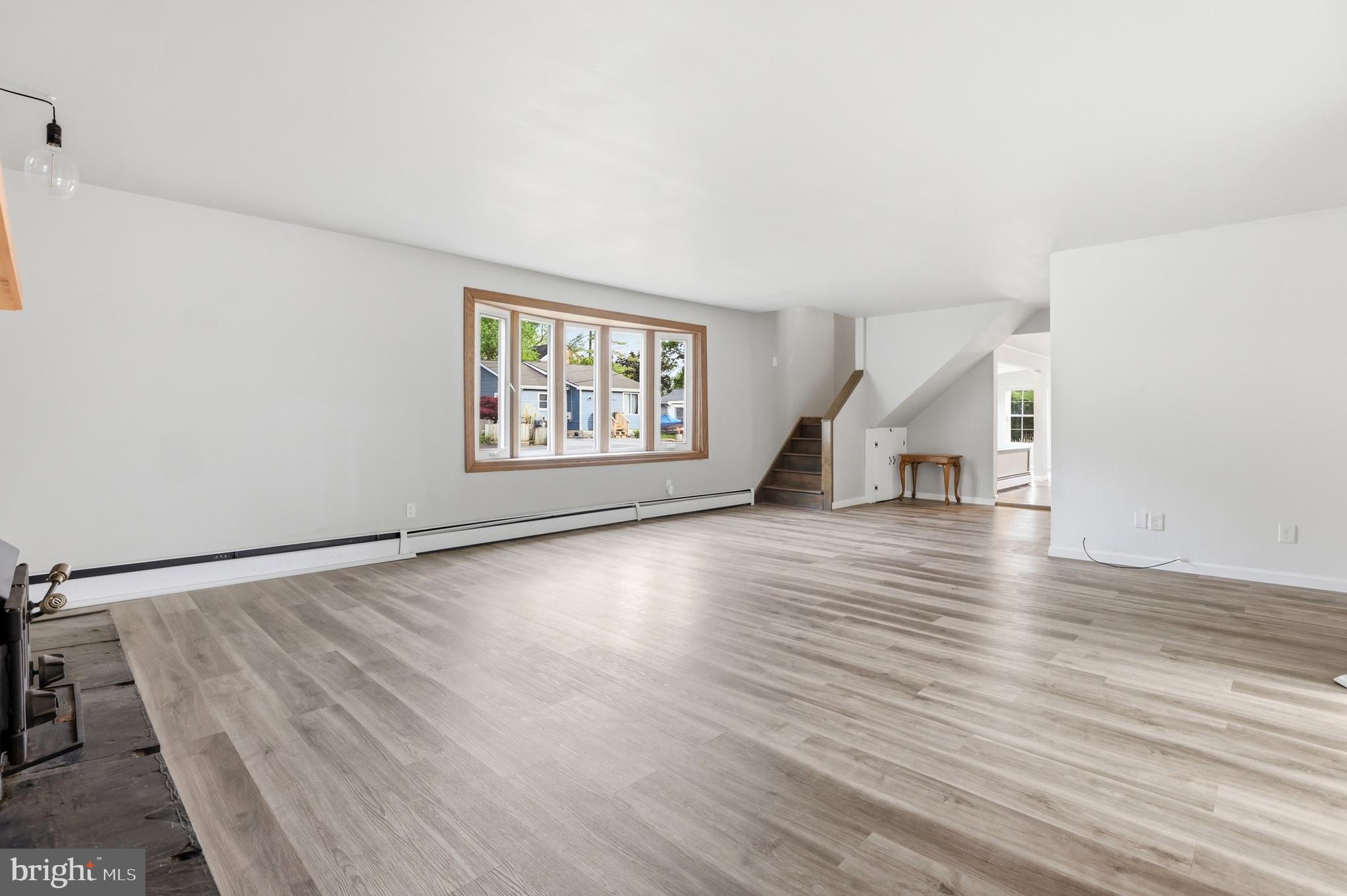 WOODLAND BEACH - Residential