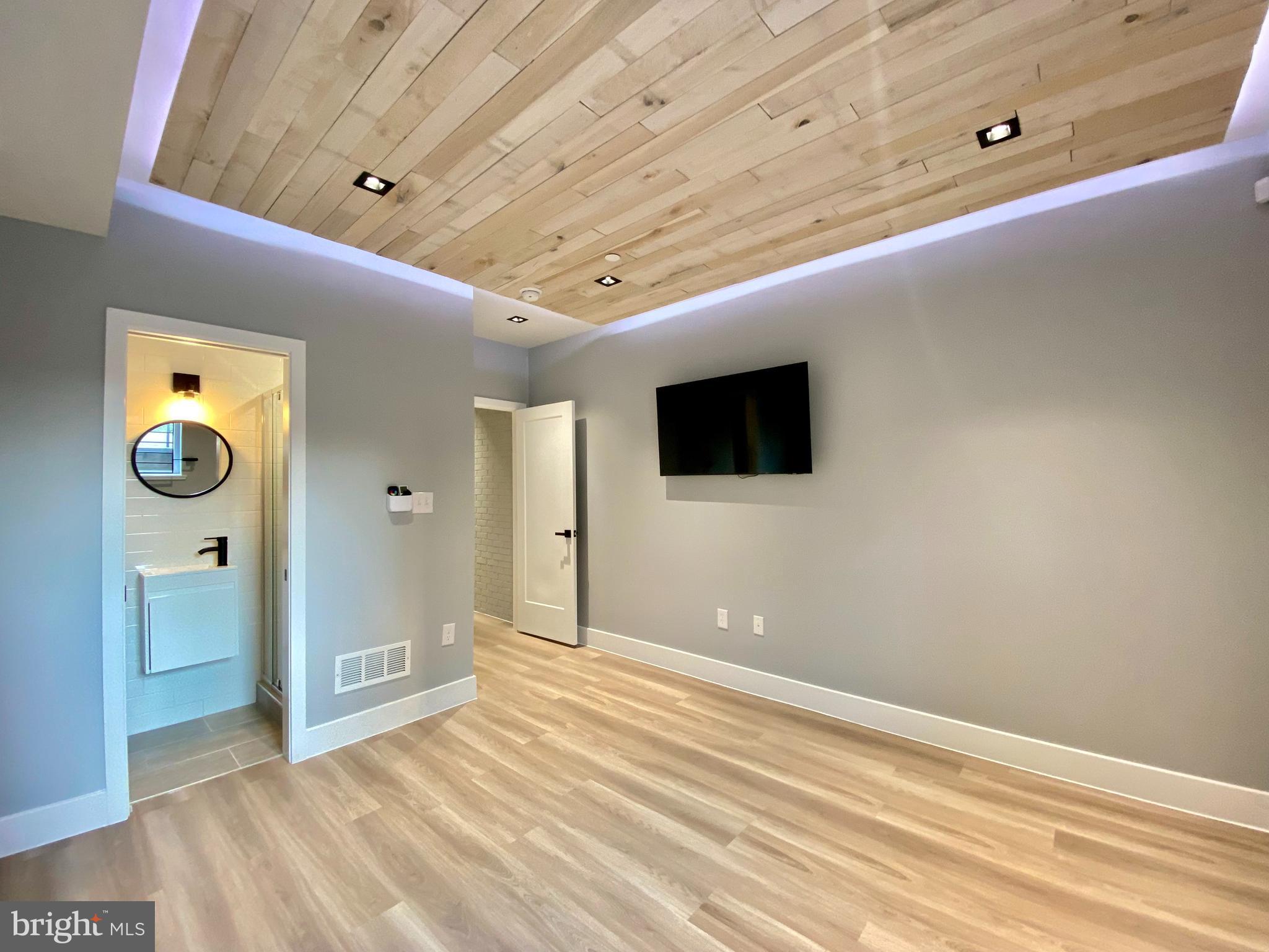 TEMPLE UNIVERSITY - Residential Lease