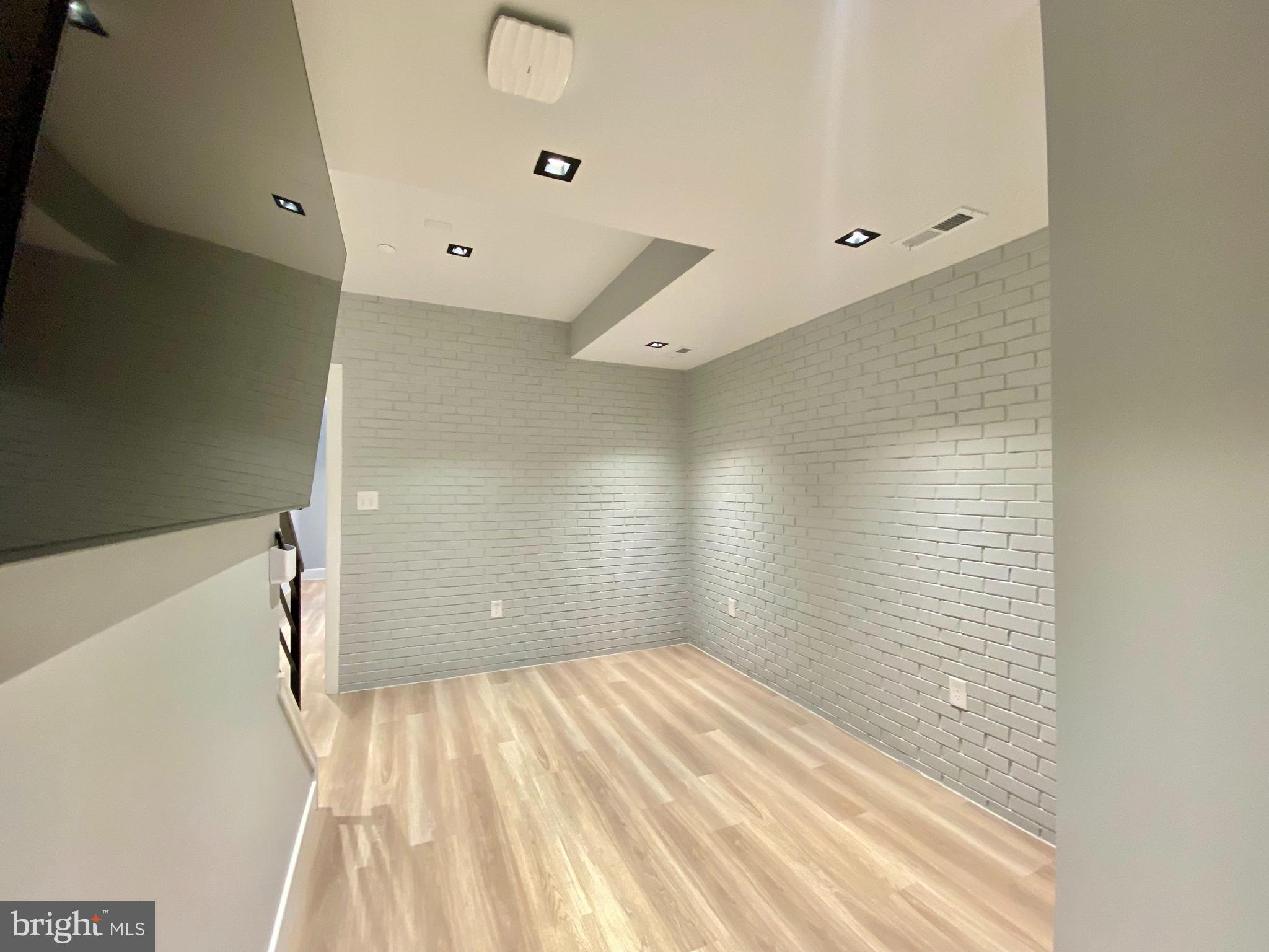 TEMPLE UNIVERSITY - Residential Lease