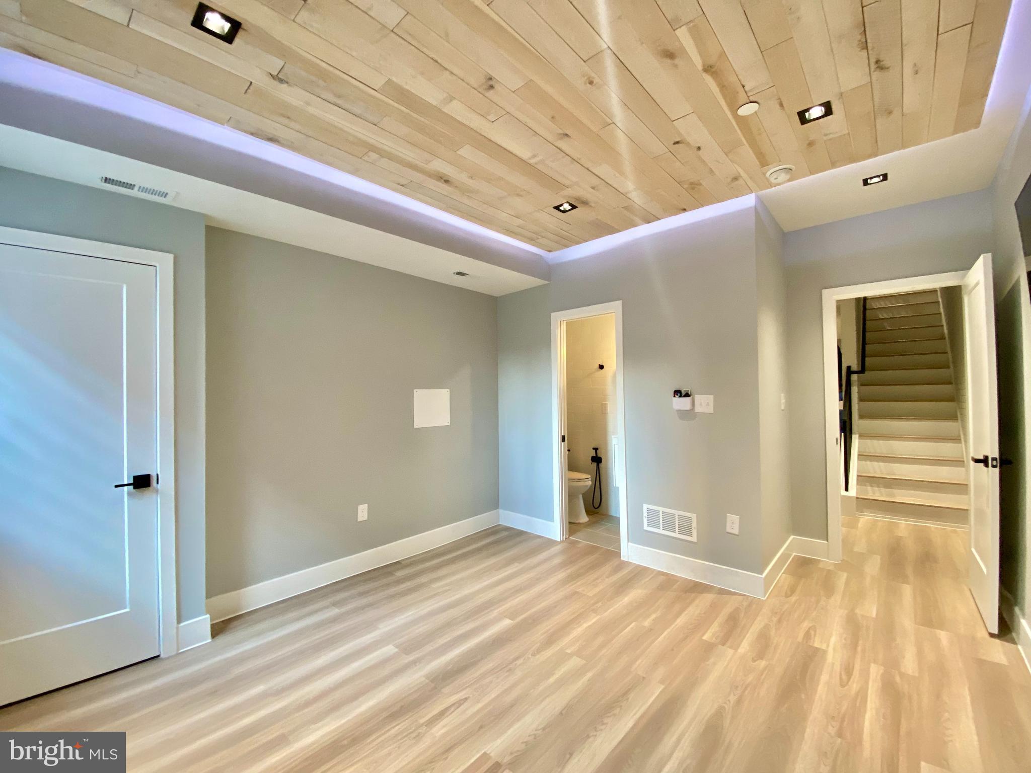 TEMPLE UNIVERSITY - Residential Lease