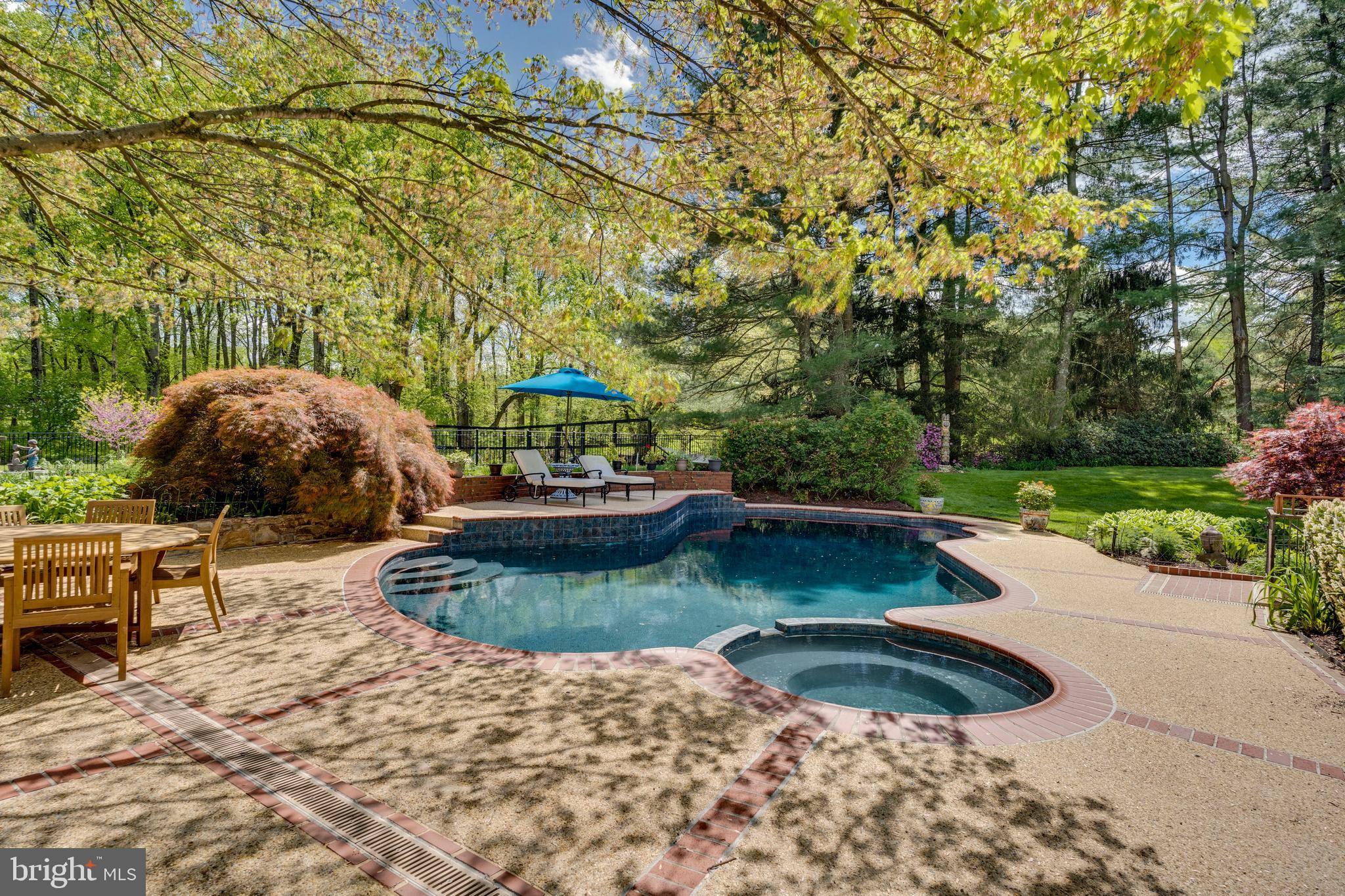 ASHTON OAKS - Residential