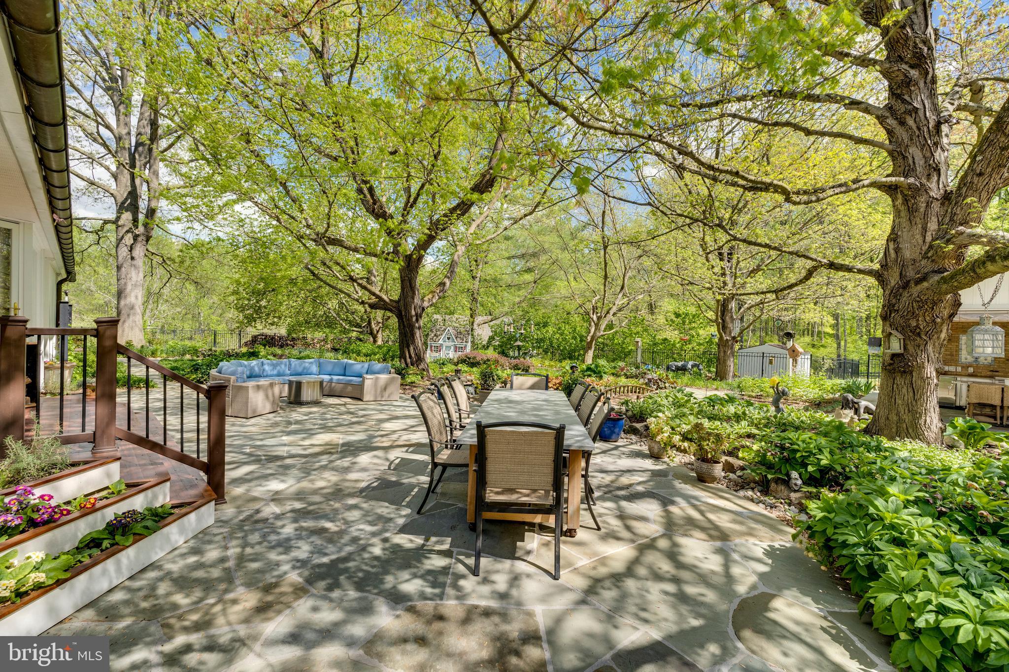 ASHTON OAKS - Residential