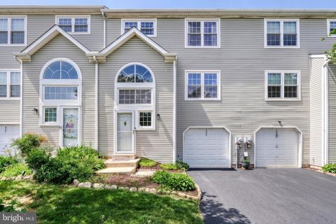 Townhouse For Sale - 6239 Spring Knoll Drive<br/> HARRISBURG, PA 17111