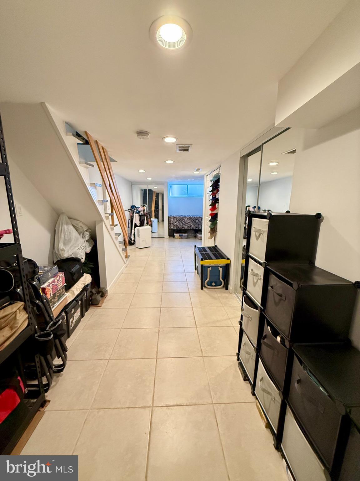 GIRARD ESTATES - Residential Lease