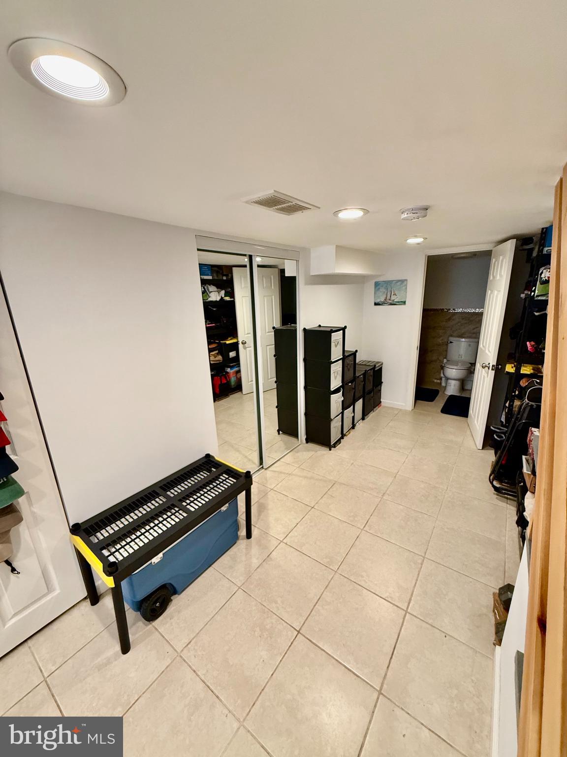 GIRARD ESTATES - Residential Lease