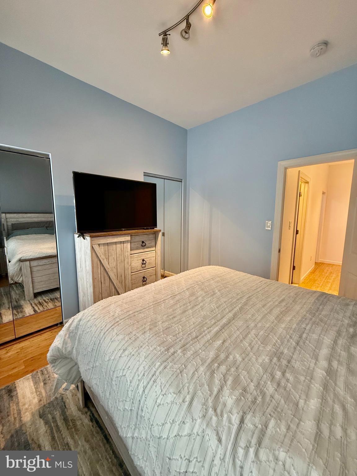 GIRARD ESTATES - Residential Lease