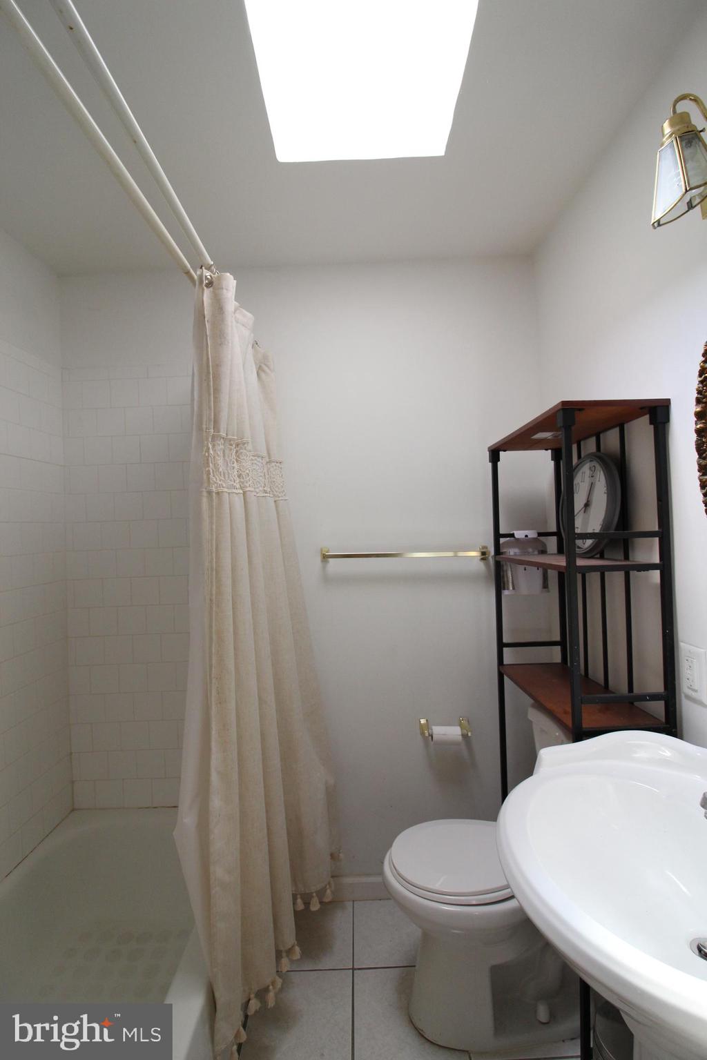 GRAY MANOR HOMES - Residential Lease