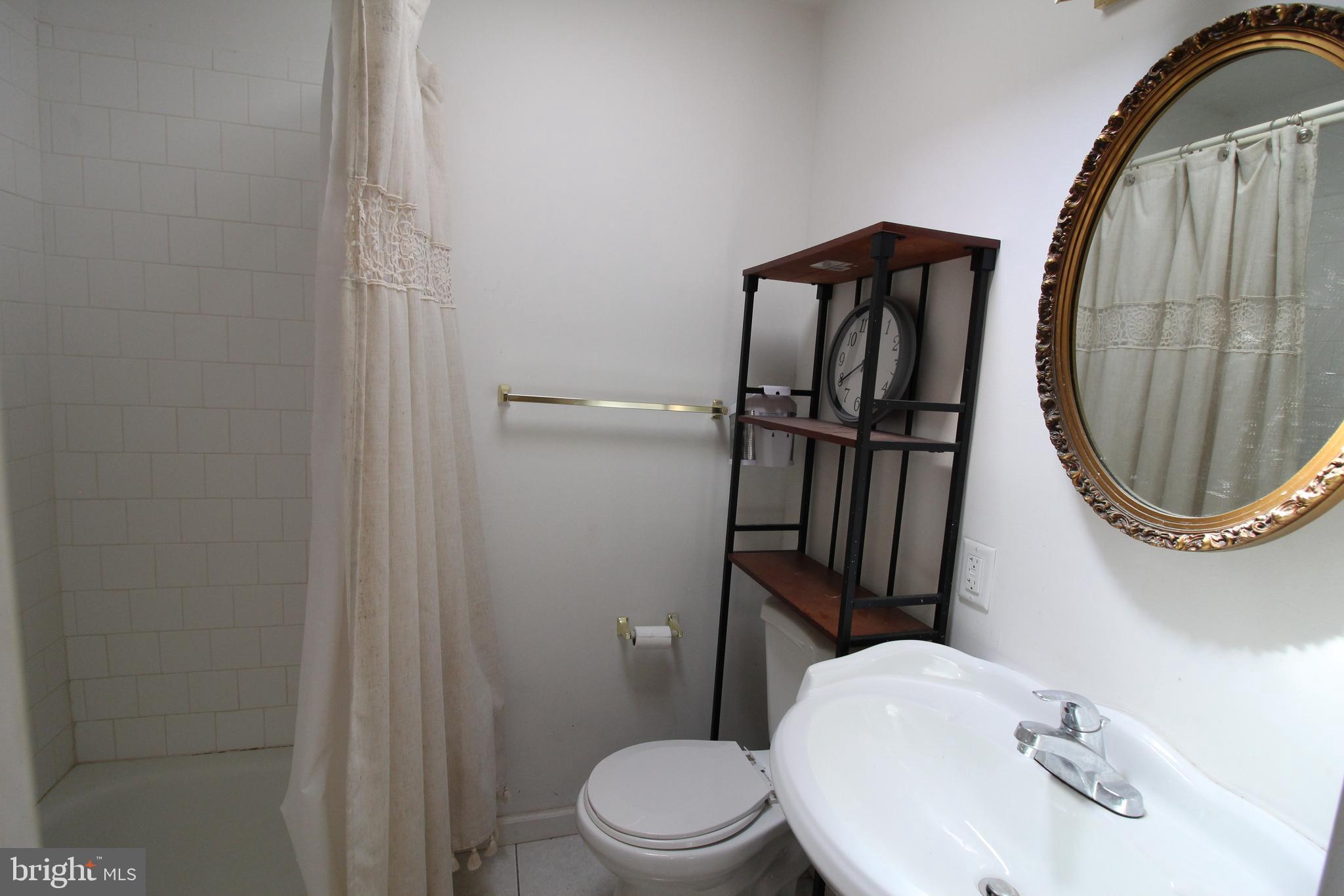 GRAY MANOR HOMES - Residential Lease