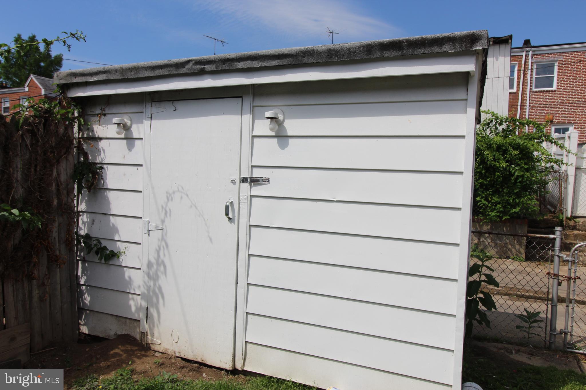 GRAY MANOR HOMES - Residential Lease