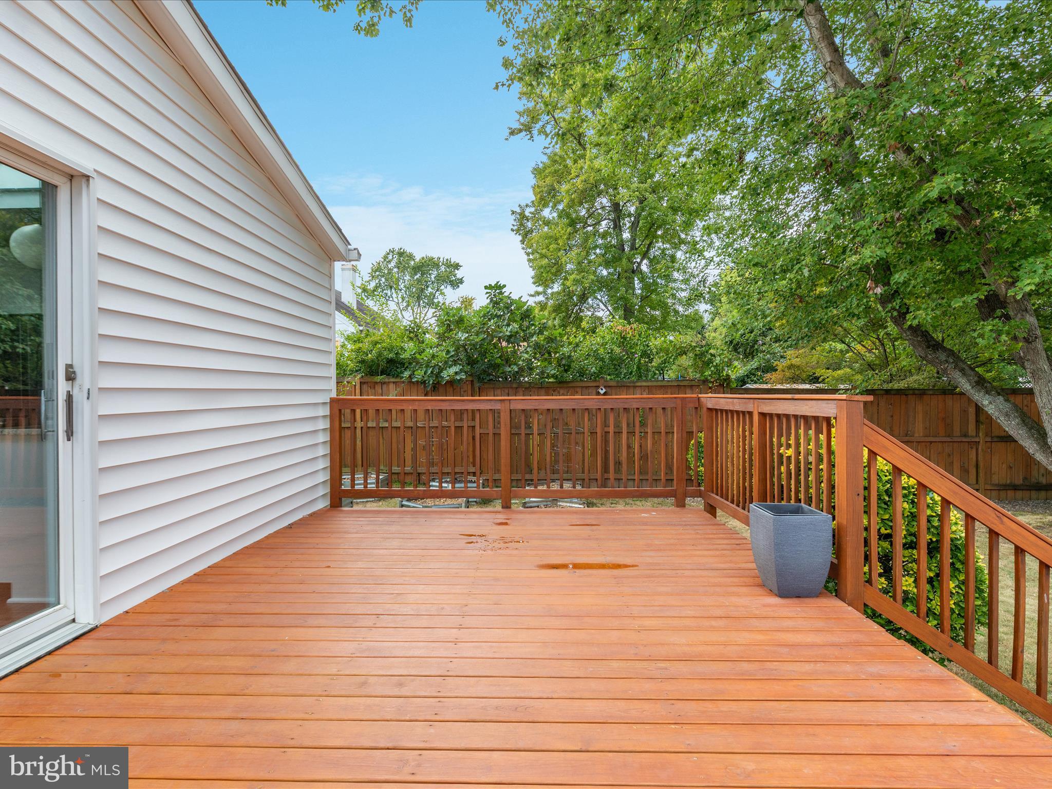 WEST LAWN - Residential