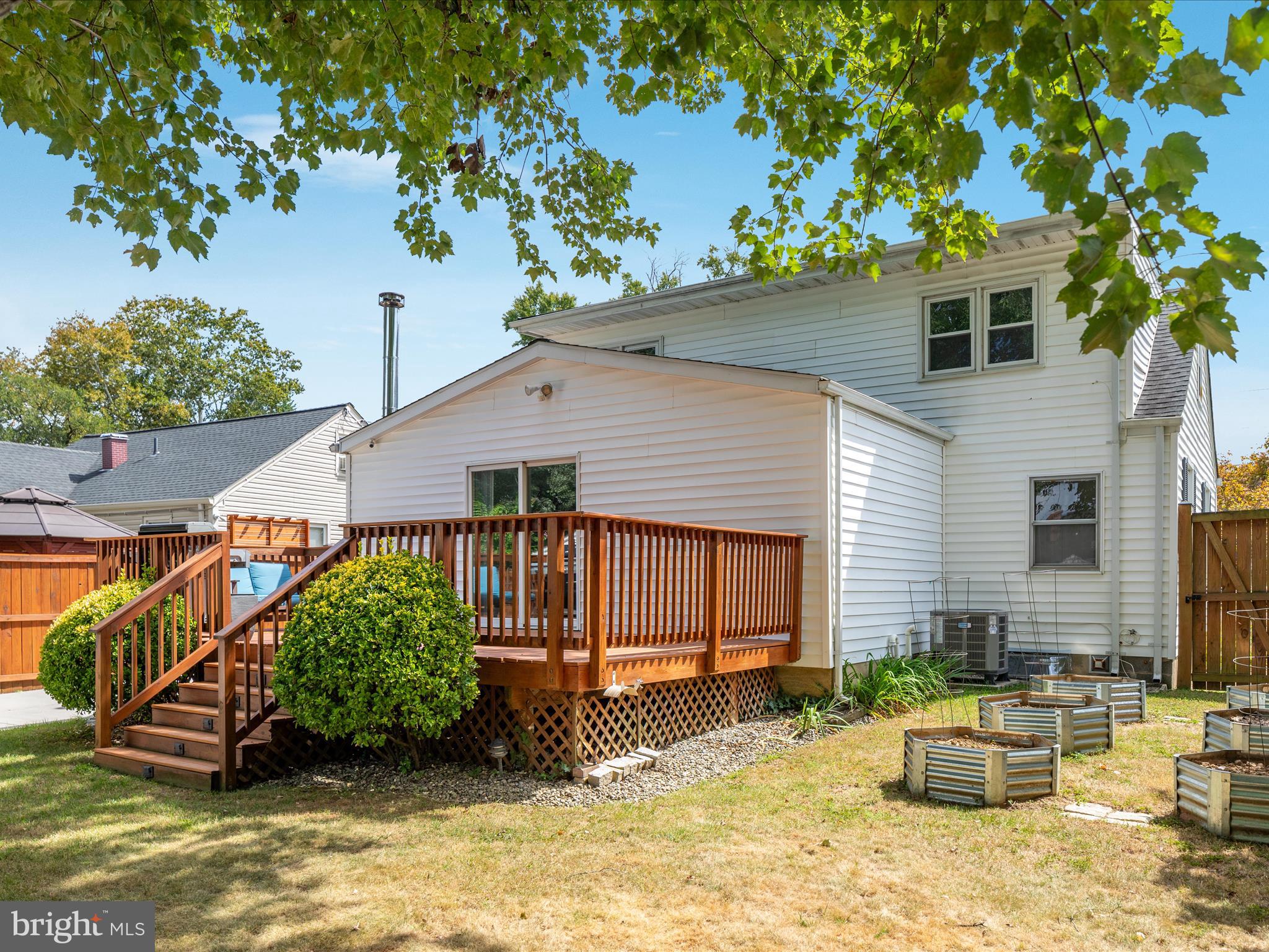 WEST LAWN - Residential