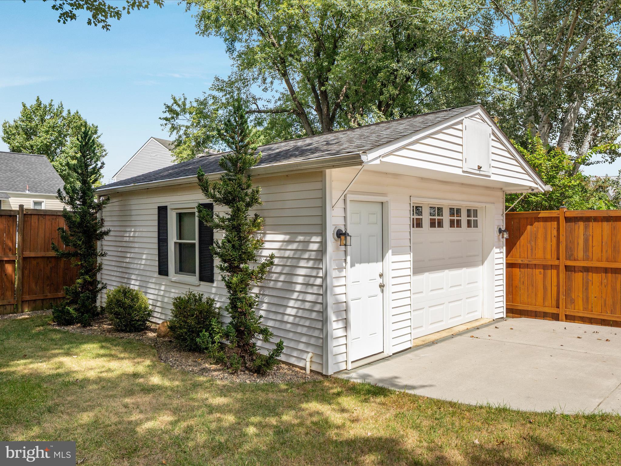 WEST LAWN - Residential