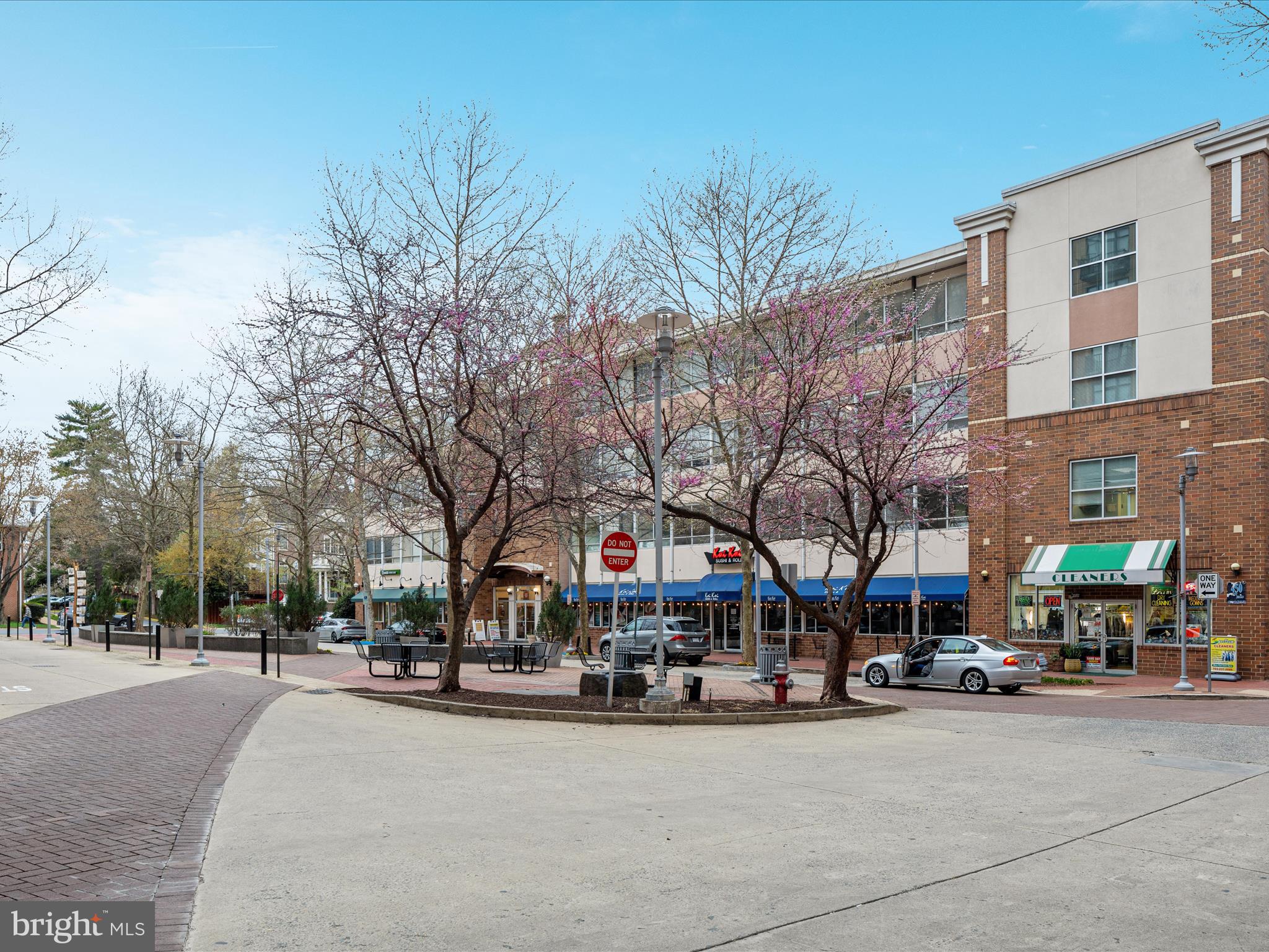 WEST LAWN - Residential