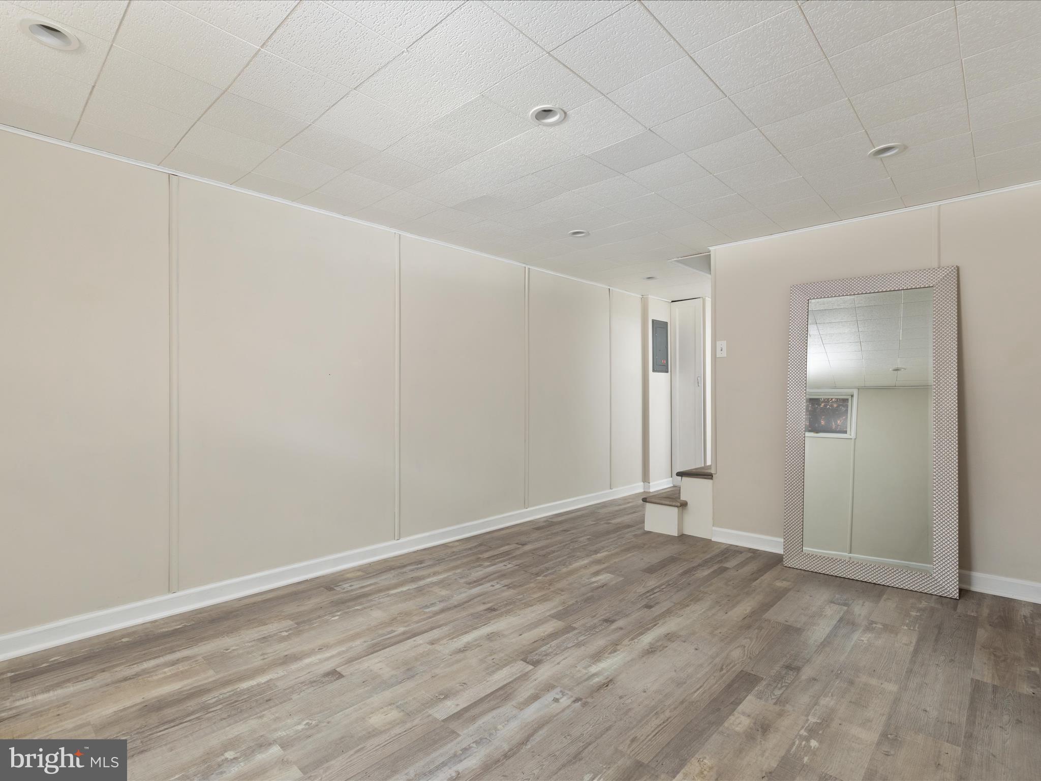 WEST LAWN - Residential