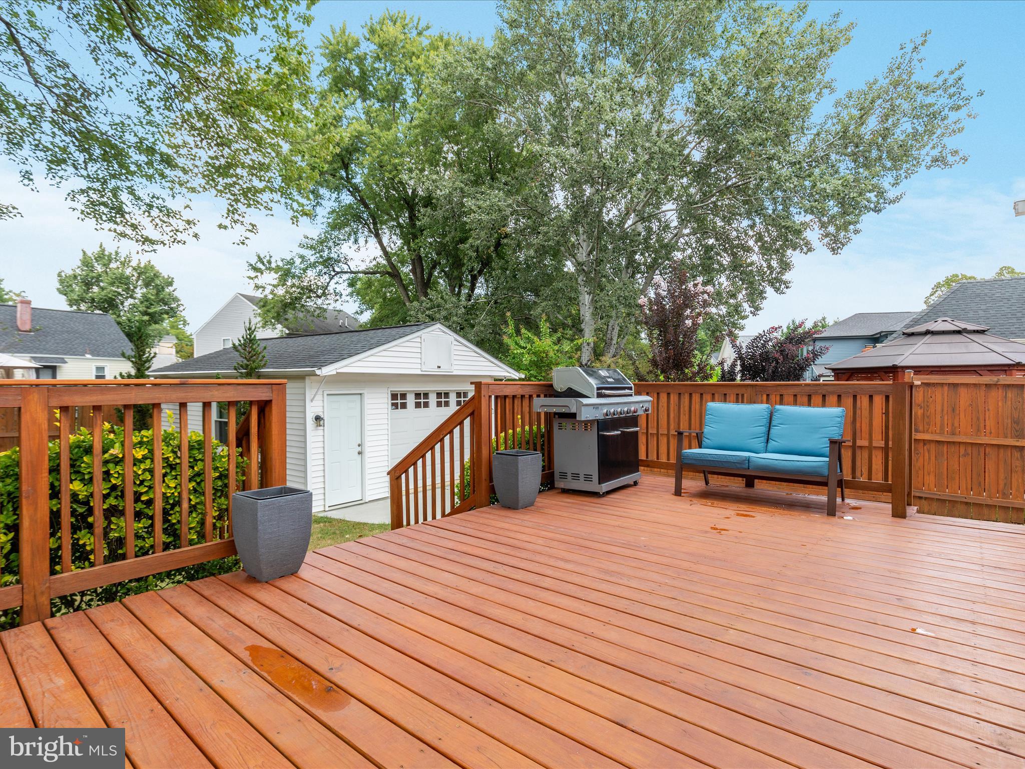 WEST LAWN - Residential