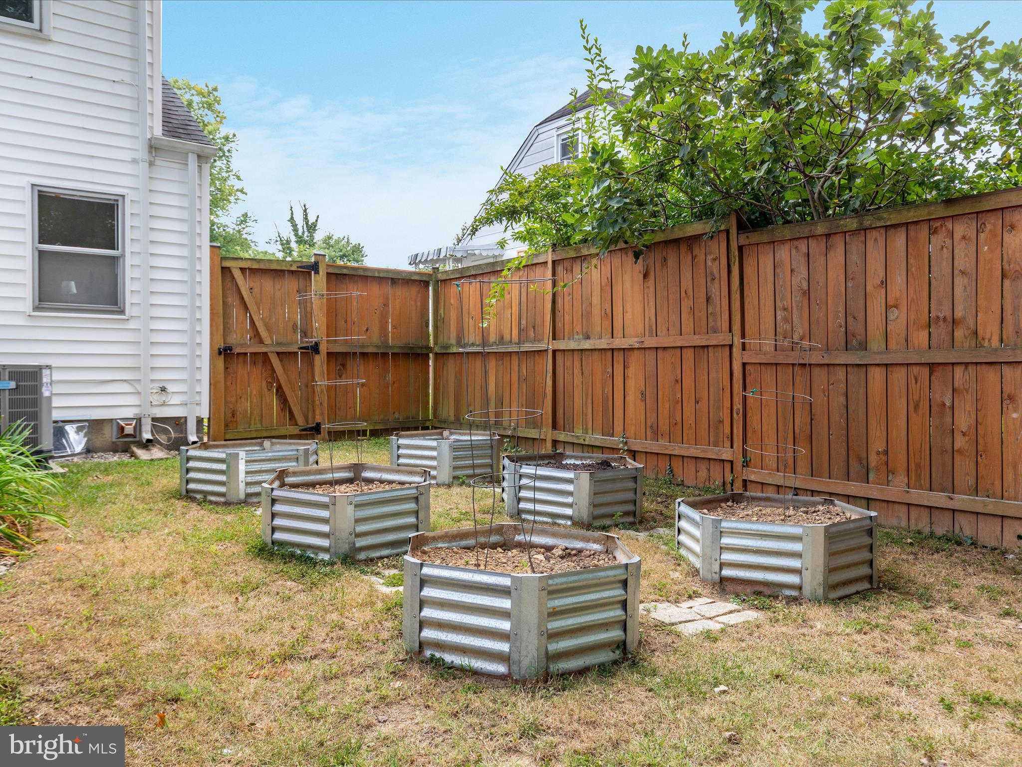 WEST LAWN - Residential