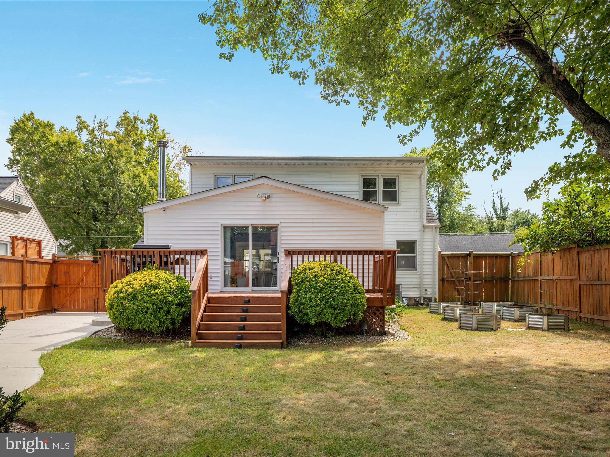 WEST LAWN - Residential