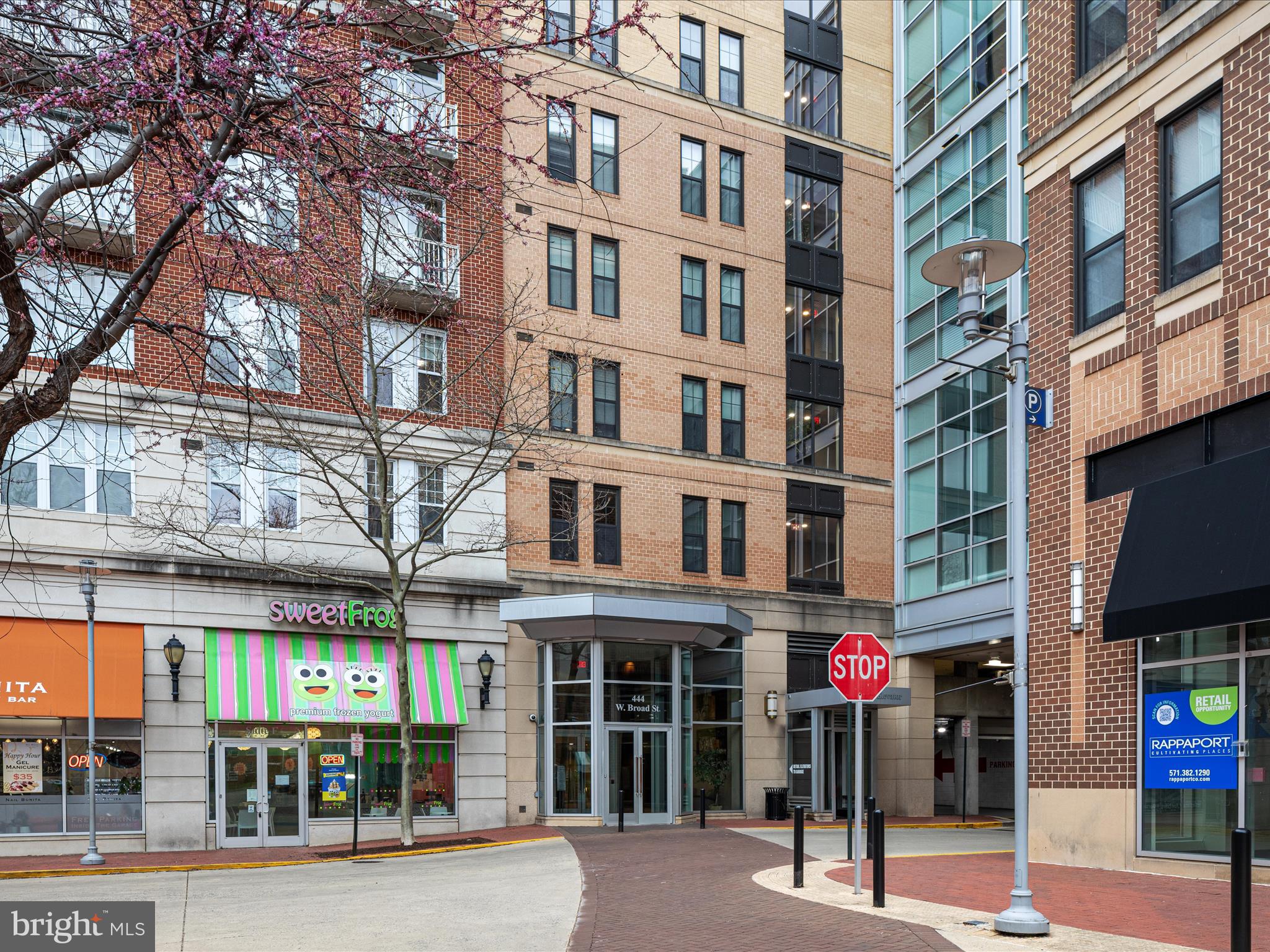 WEST LAWN - Residential