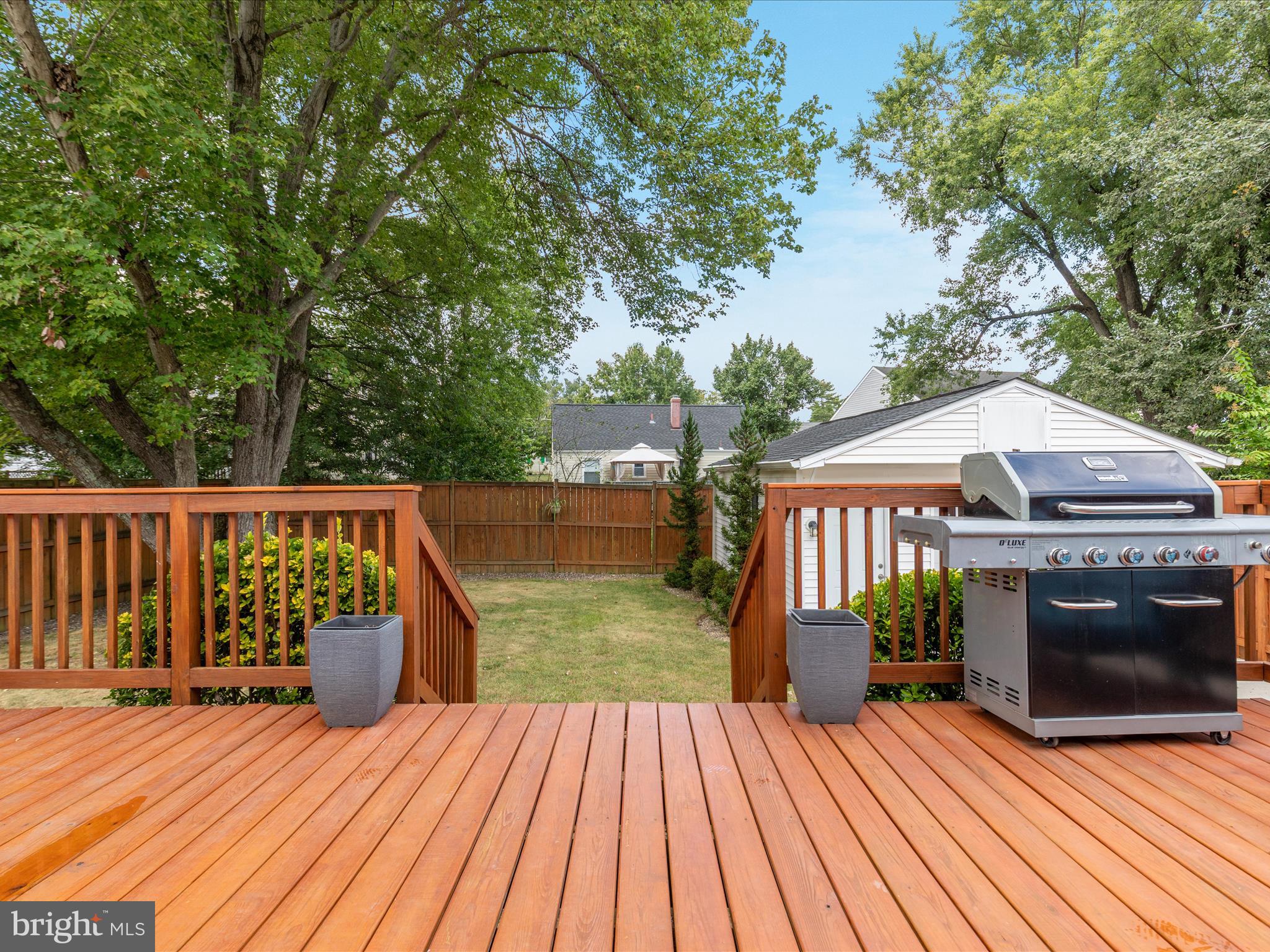 WEST LAWN - Residential